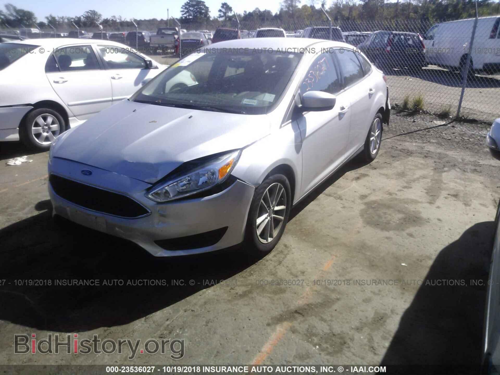2018 Ford Focus - VIN: 1FADP3F23JL279716 - Фото 2