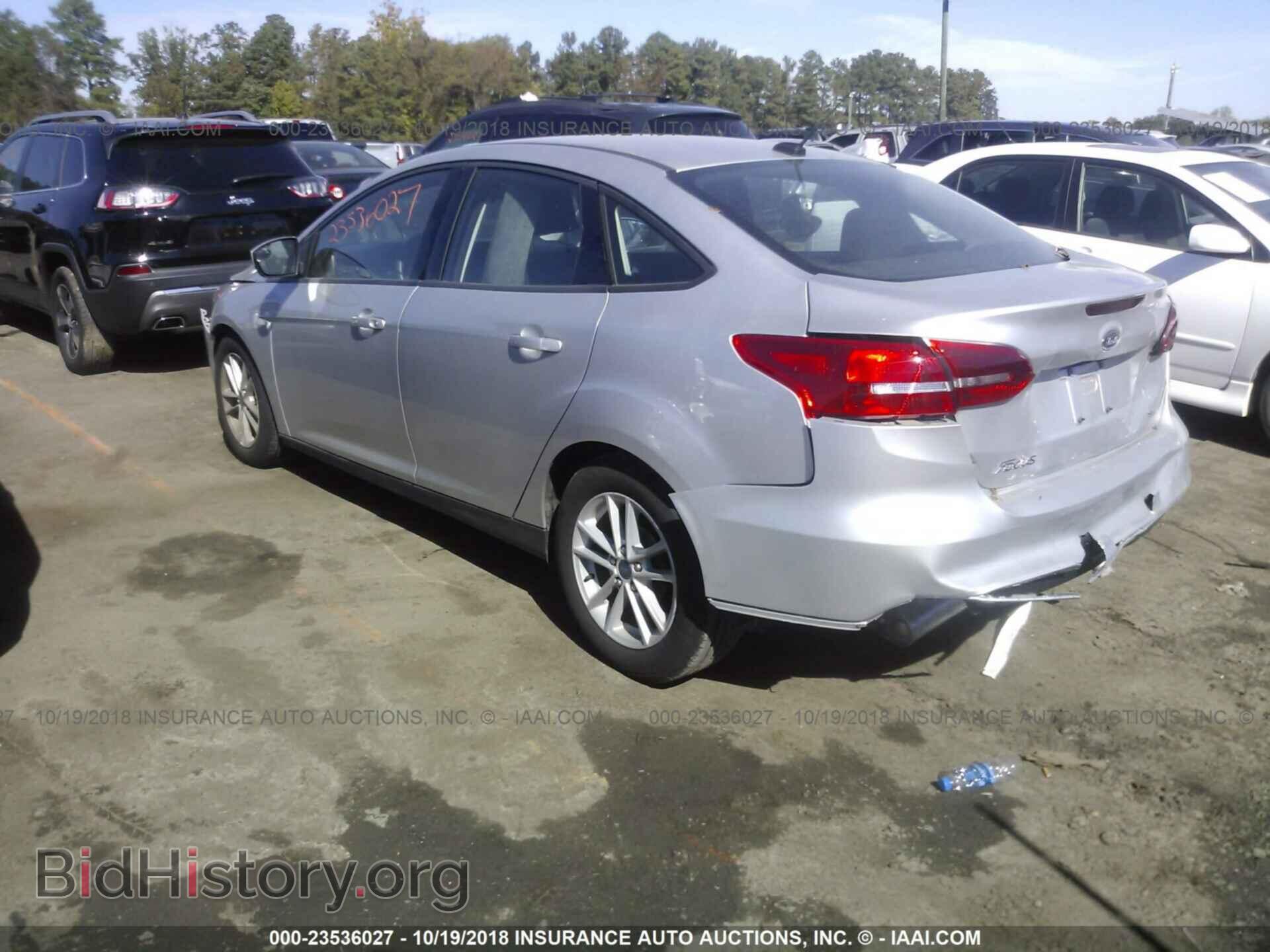 2018 Ford Focus - VIN: 1FADP3F23JL279716 - Фото 3
