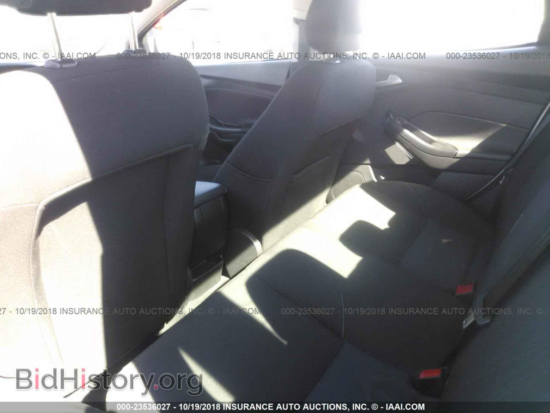 2018 Ford Focus - VIN: 1FADP3F23JL279716 - Фото 8