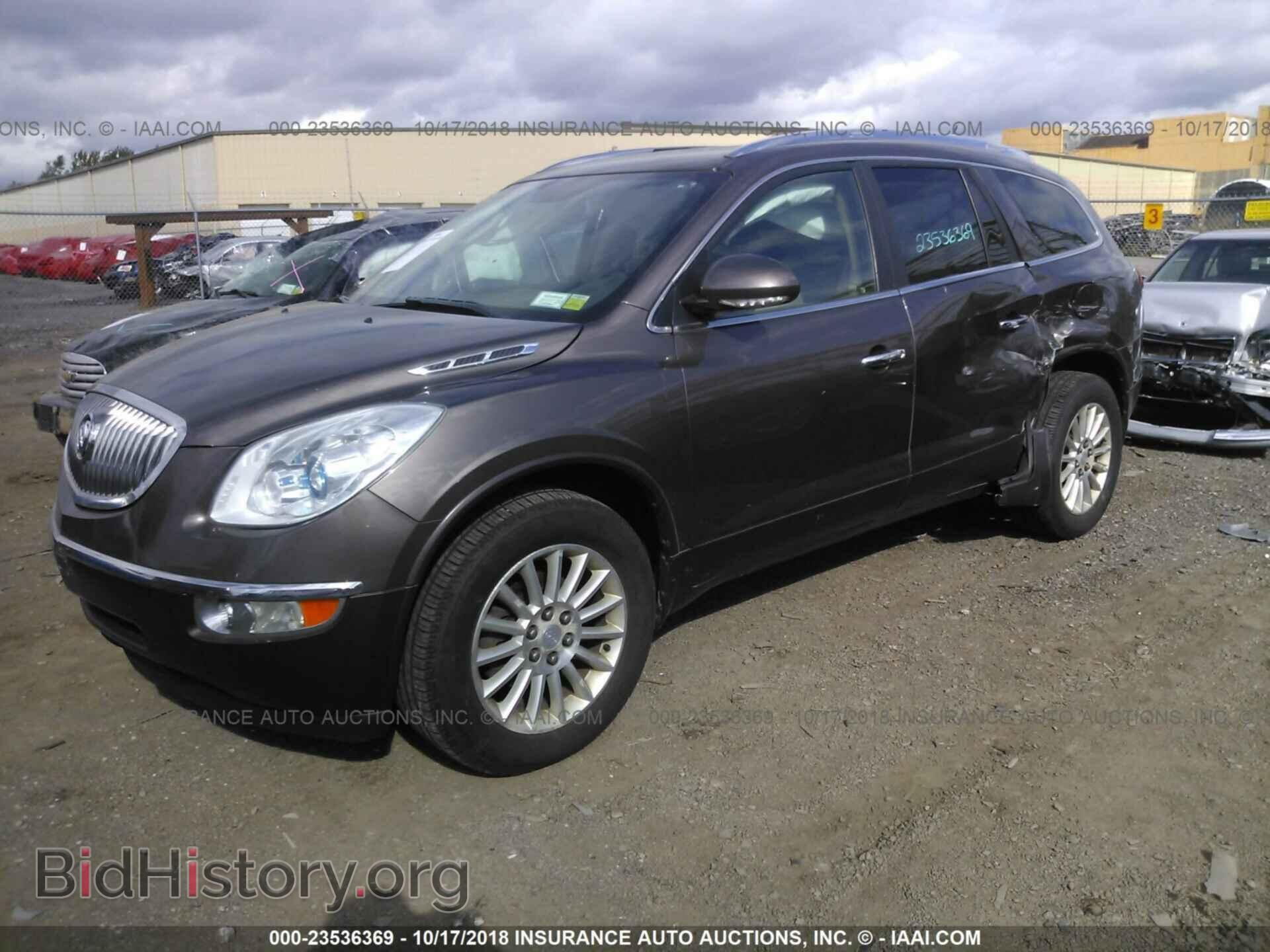 2011 Buick Enclave - VIN: 5GAKRAED2BJ134930 - Photo 2