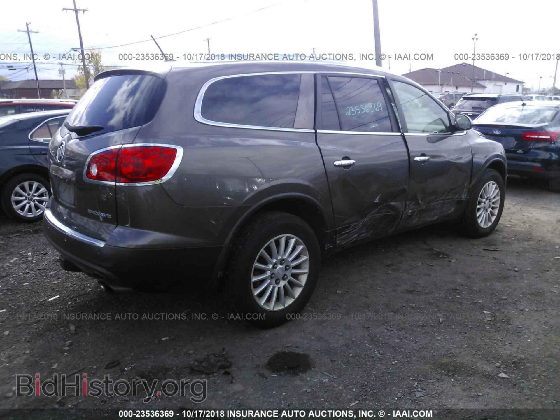 2011 Buick Enclave - VIN: 5GAKRAED2BJ134930 - Photo 4