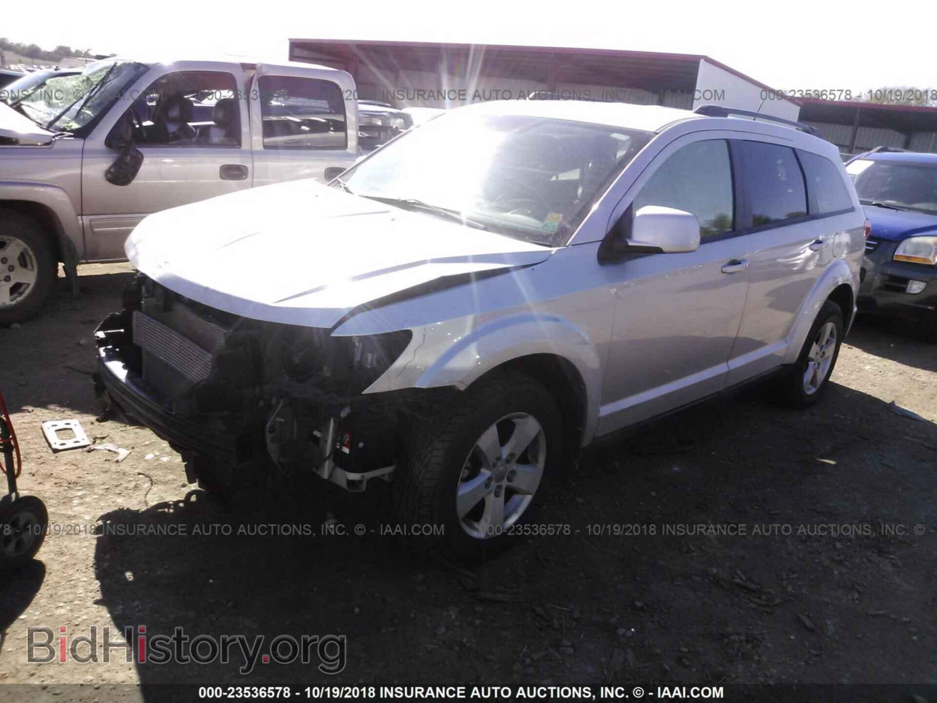 2011 Dodge Journey - VIN: 3D4PH1FG1BT552911 - Photo 2