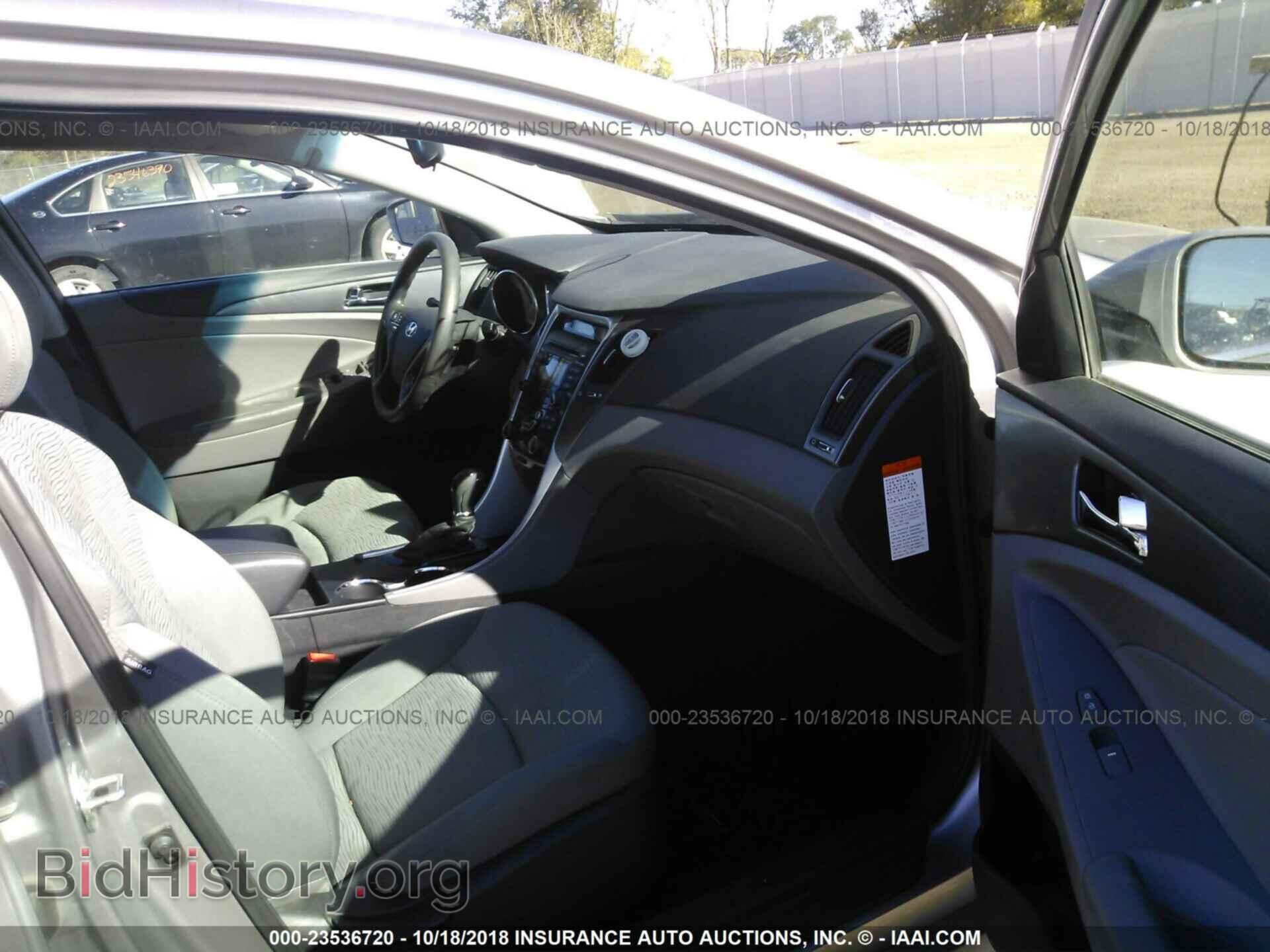 2012 Hyundai Sonata - VIN: KMHEC4A42CA024249 - Photo 5