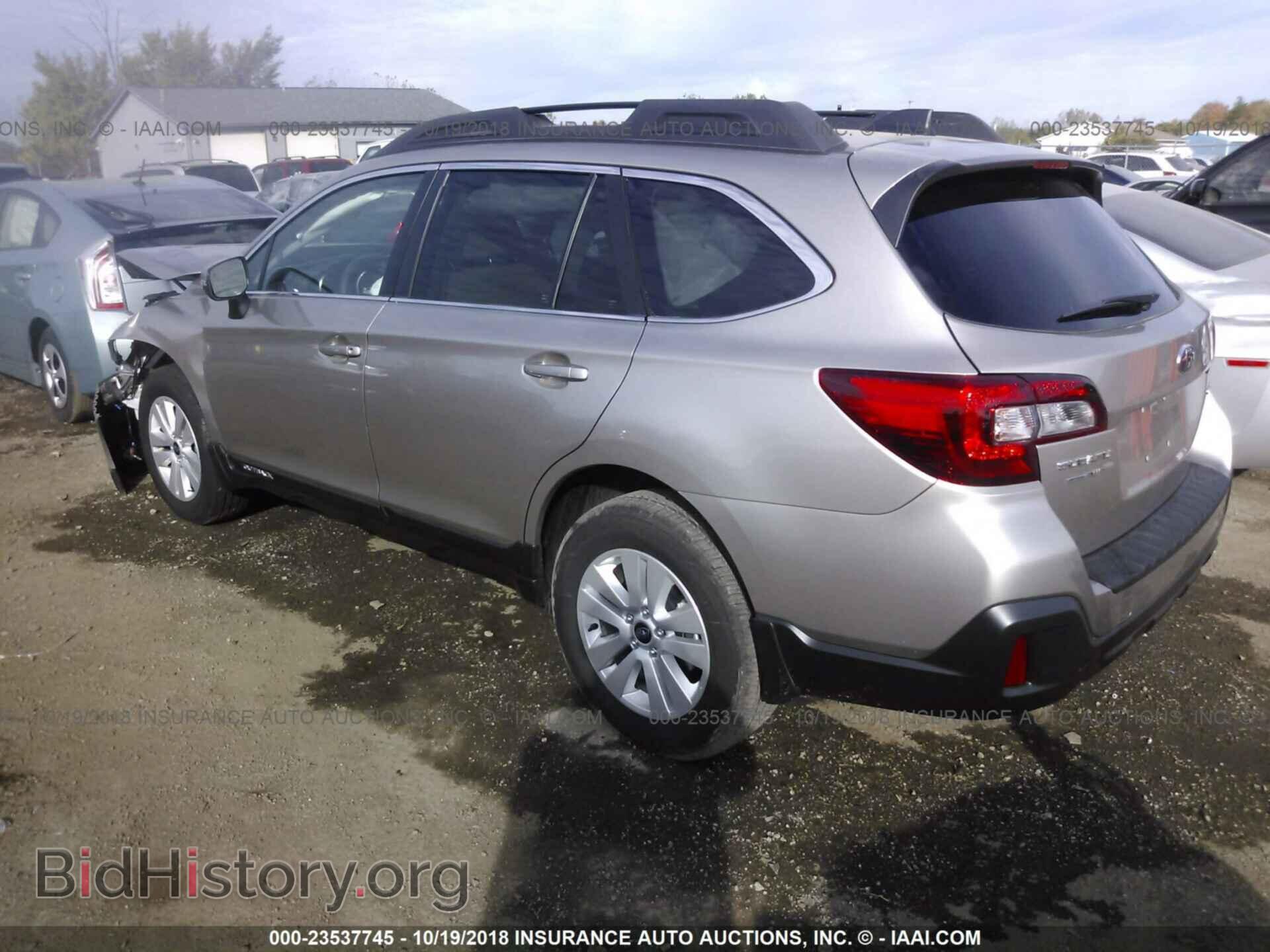 2018 Subaru Outback - VIN: 4S4BSAFC4J3339883 - Photo 3