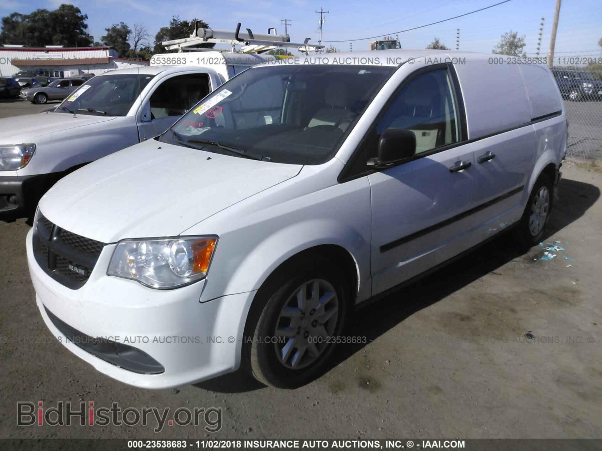 2014 Ram Tradesman - VIN: 2C4JRGAG0ER379545 - Фото 2