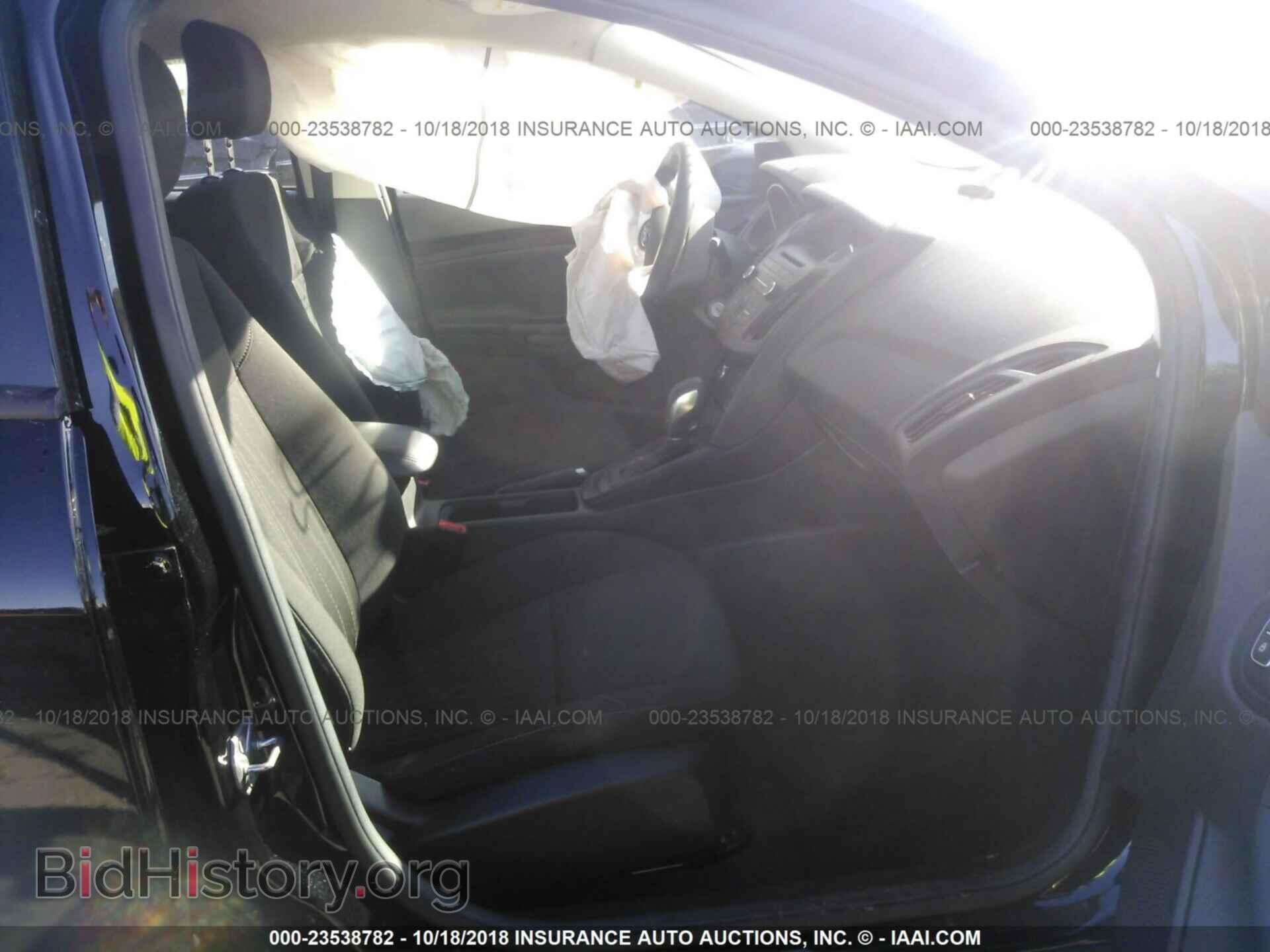 2017 Ford Focus - VIN: 1FADP3F22HL209117 - Photo 5