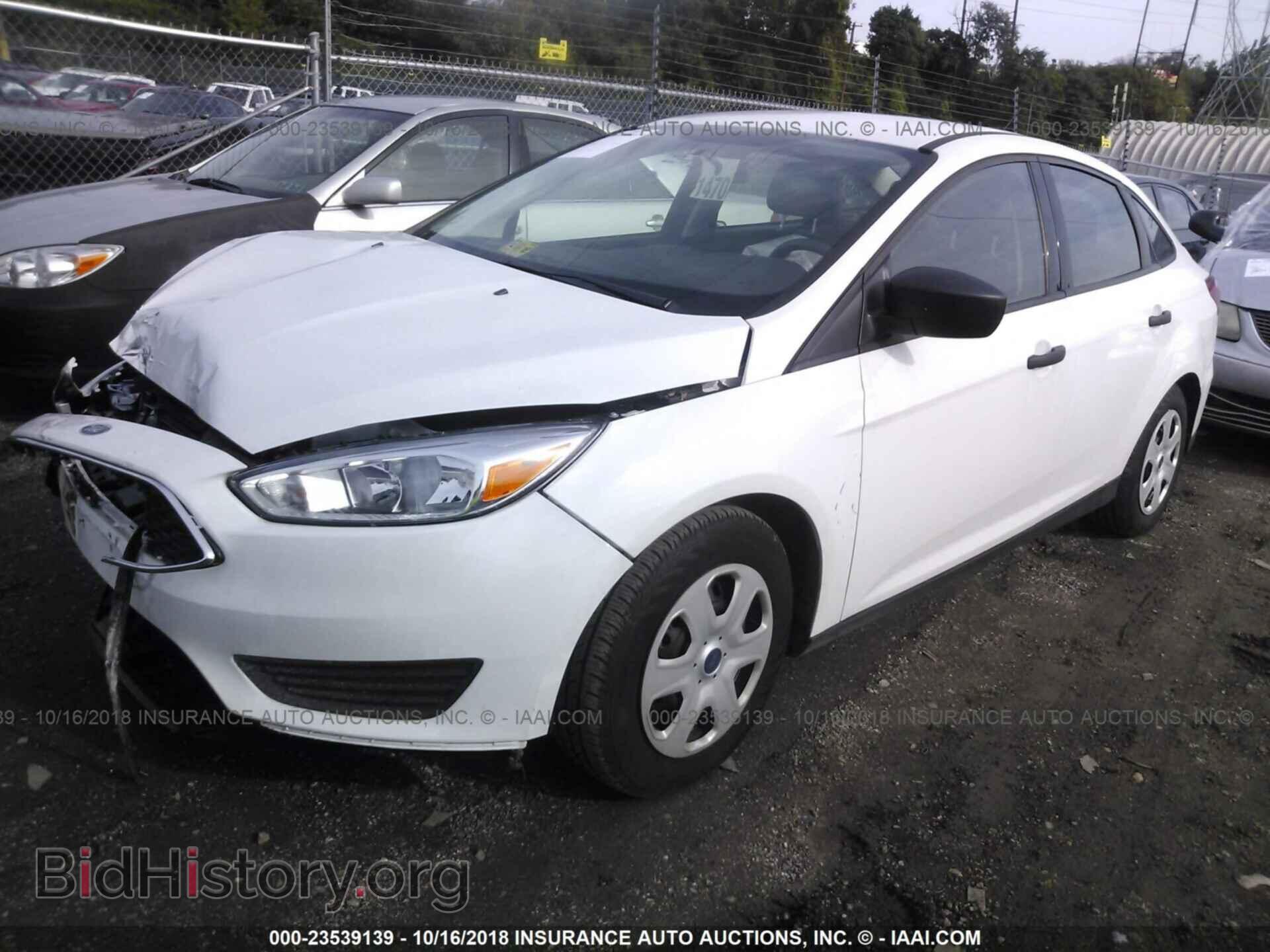 2018 Ford Focus - VIN: 1FADP3E22JL227463 - Photo 2