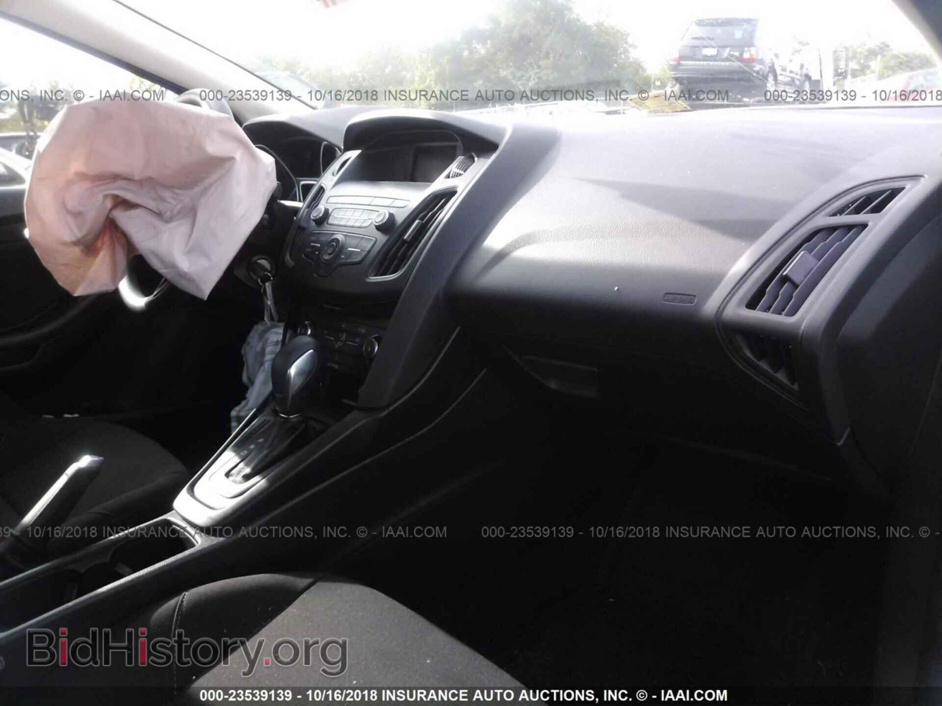 2018 Ford Focus - VIN: 1FADP3E22JL227463 - Photo 5