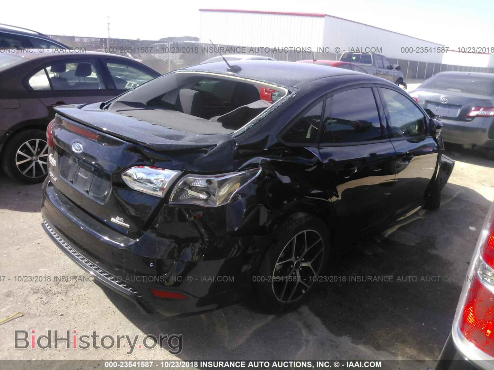 2016 Ford Focus - VIN: 1FADP3F24GL351063 - Photo 4