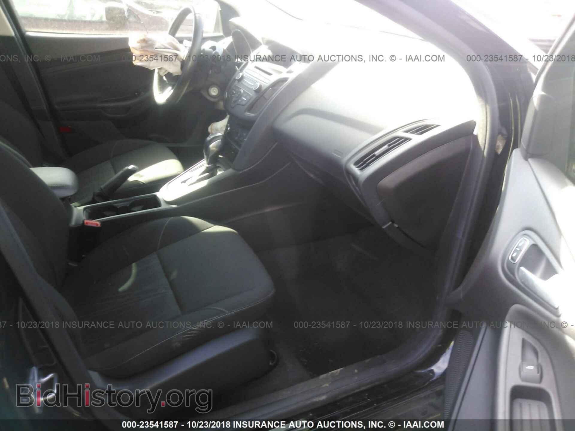 2016 Ford Focus - VIN: 1FADP3F24GL351063 - Photo 5