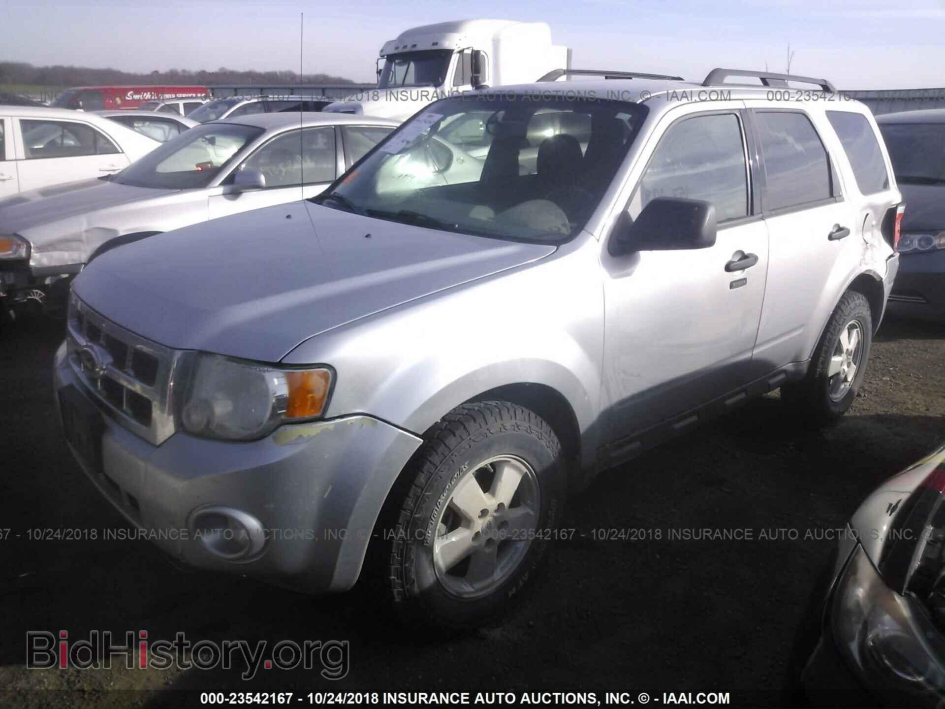 2011 Ford Escape - VIN: 1FMCU9DG6BKC63268 - Photo 2