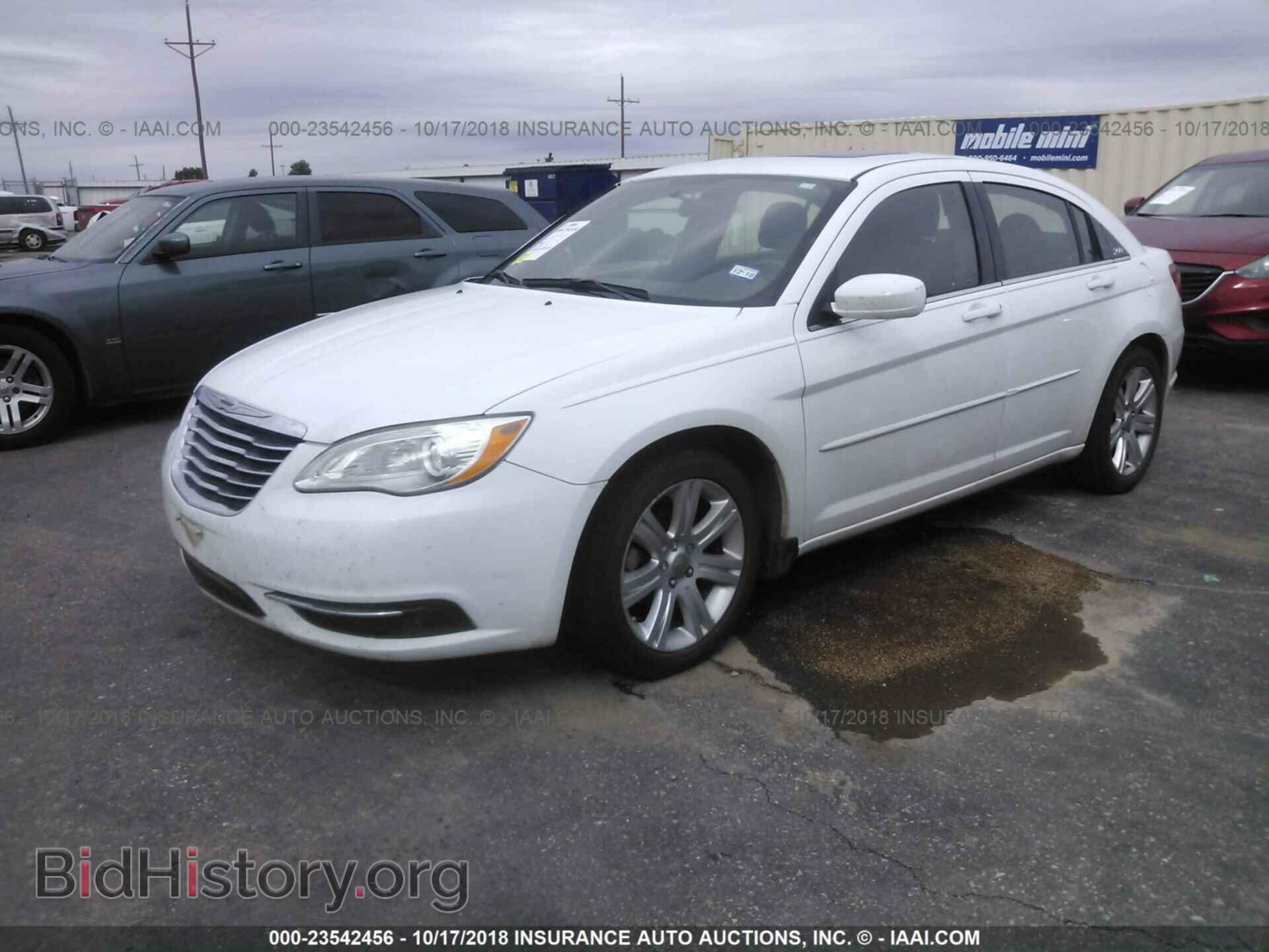 2013 Chrysler 200 - VIN: 1C3CCBBB8DN704345 - Photo 2