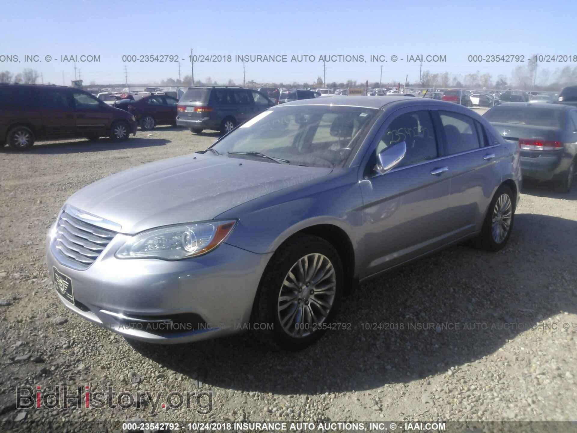 2013 Chrysler 200 - VIN: 1C3CCBCG7DN520525 - Фото 2