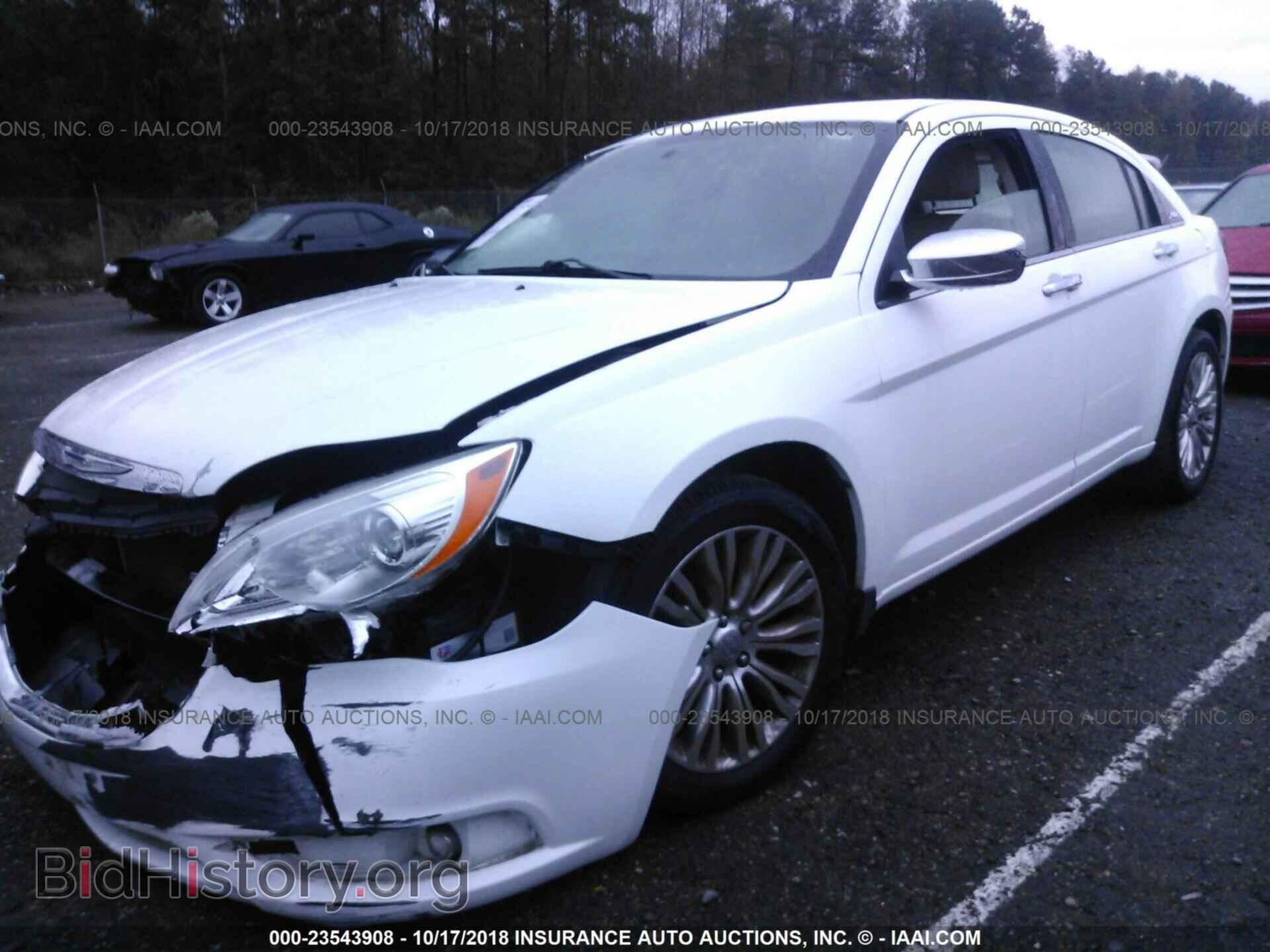 2011 CHRYSLER 200 - VIN: 1C3BC2FBXBN610146 - Фото 2