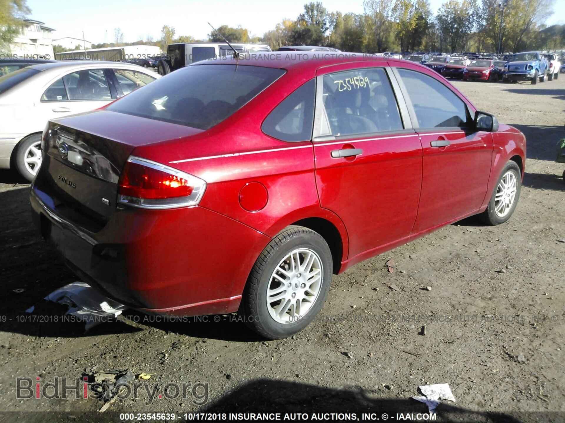 2011 Ford Focus - VIN: 1FAHP3FN5BW147228 - Photo 4