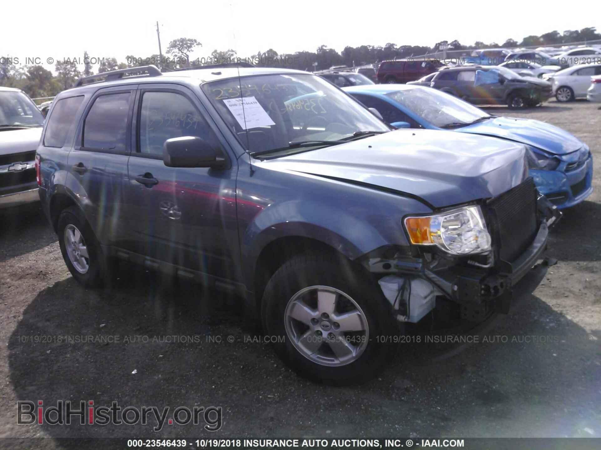 Photo 1FMCU0DG6BKC70443 - Ford Escape 2011
