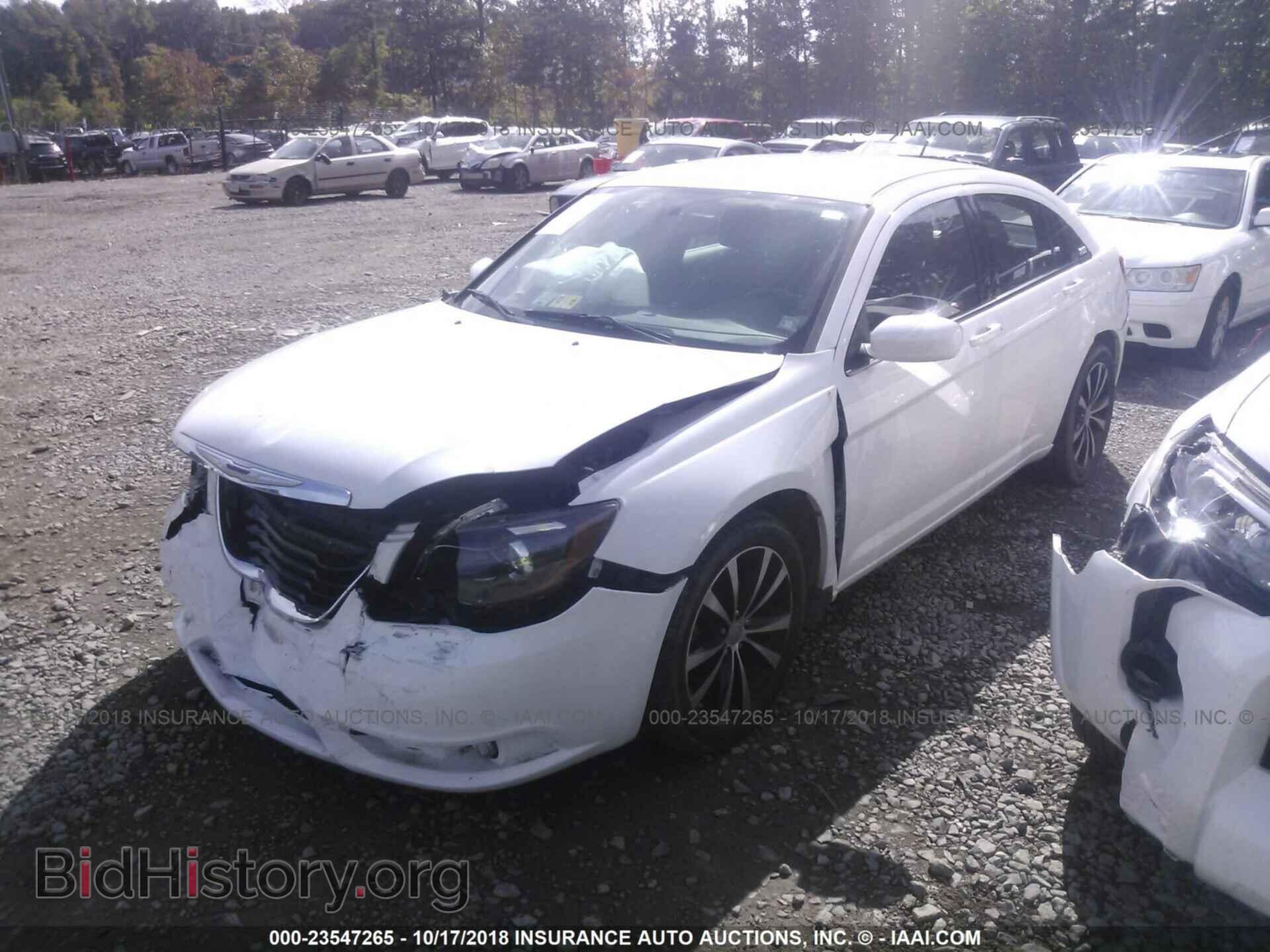 2014 Chrysler 200 - VIN: 1C3CCBBB1EN128275 - Фото 2