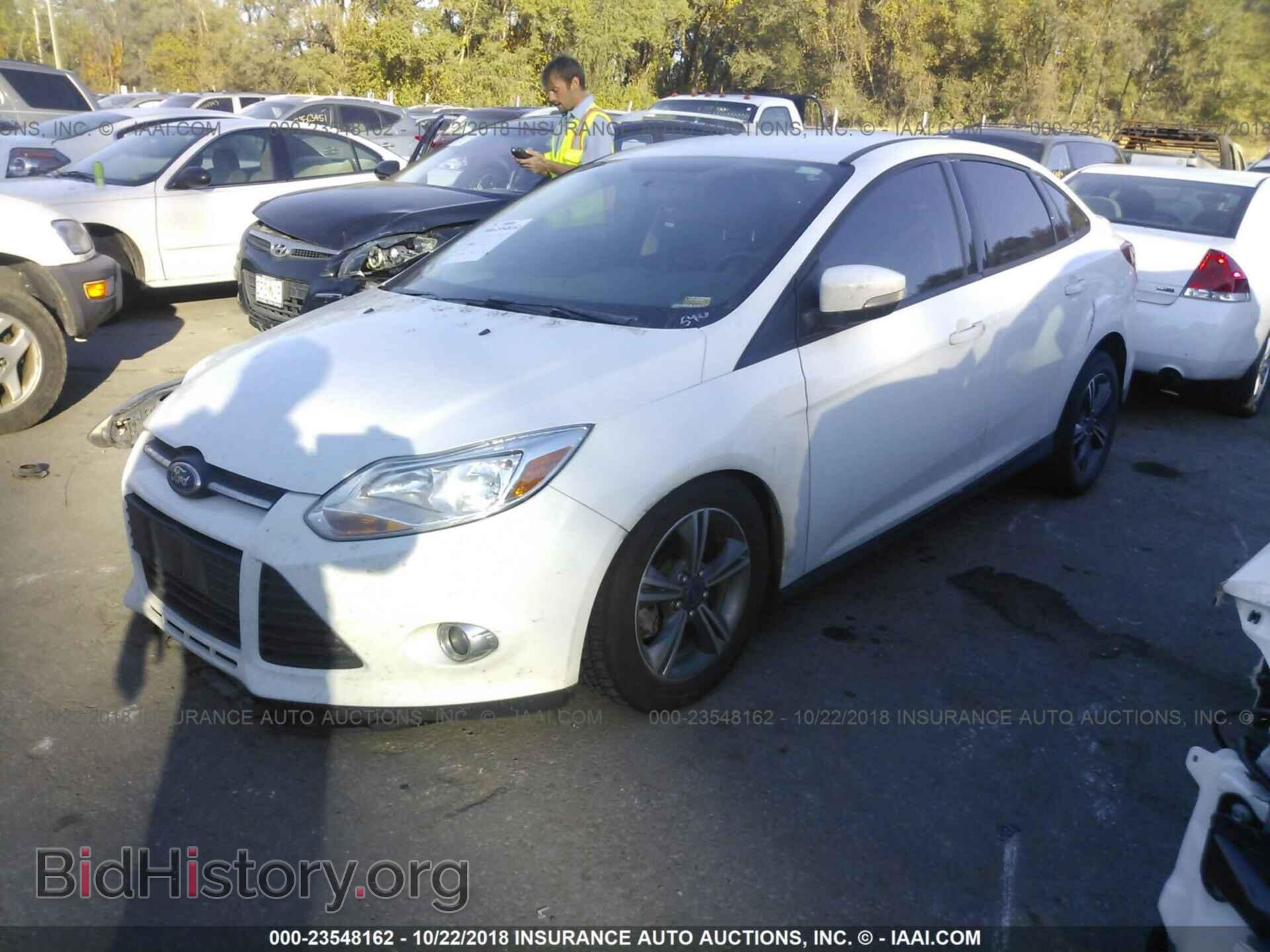2014 Ford Focus - VIN: 1FADP3F25EL143934 - Photo 2