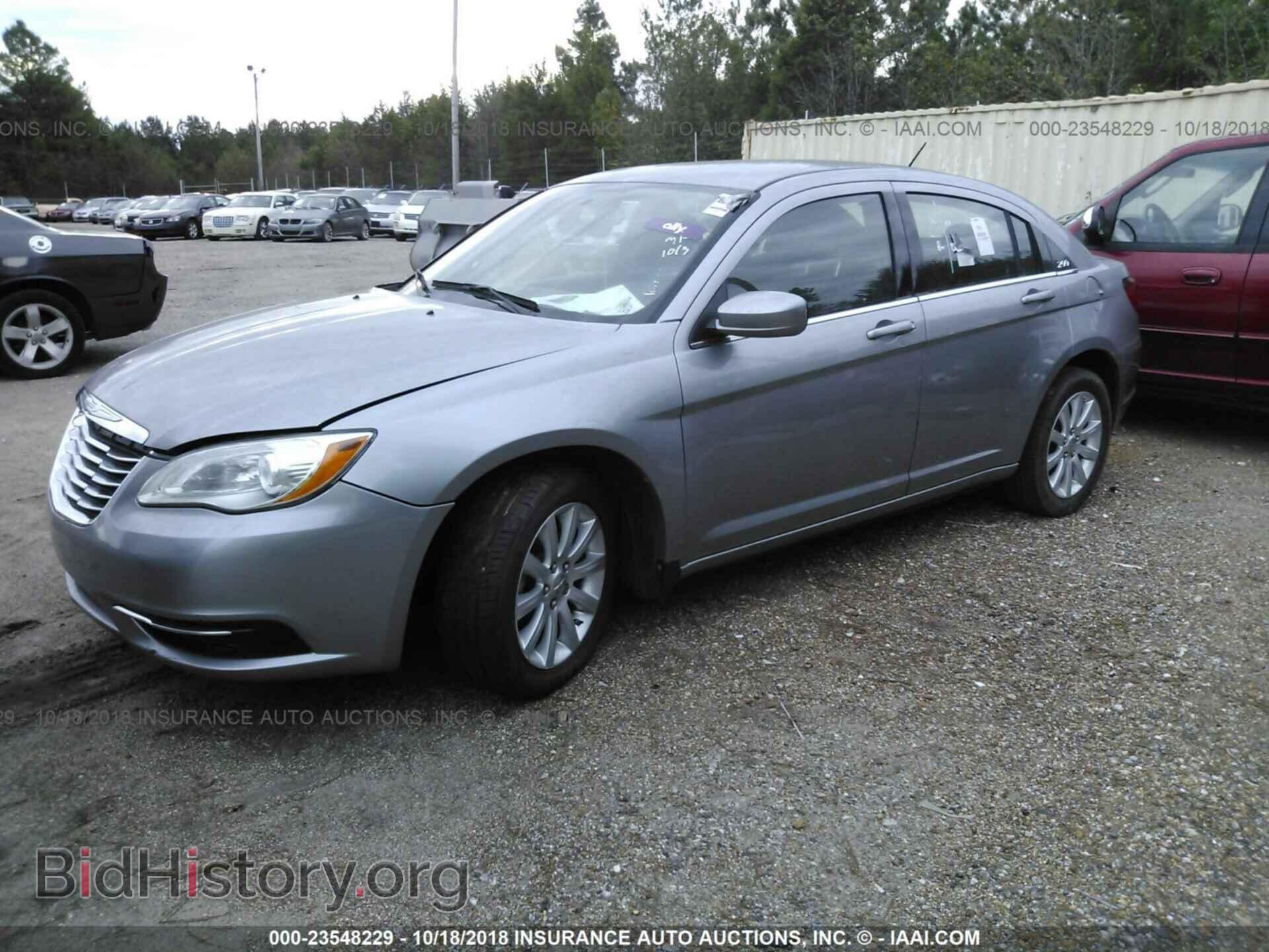 2013 Chrysler 200 - VIN: 1C3CCBBB3DN693786 - Фото 2