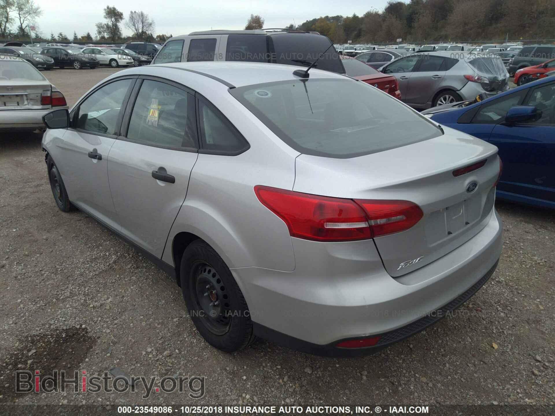 2018 Ford Focus - VIN: 1FADP3E25JL221477 - Photo 3
