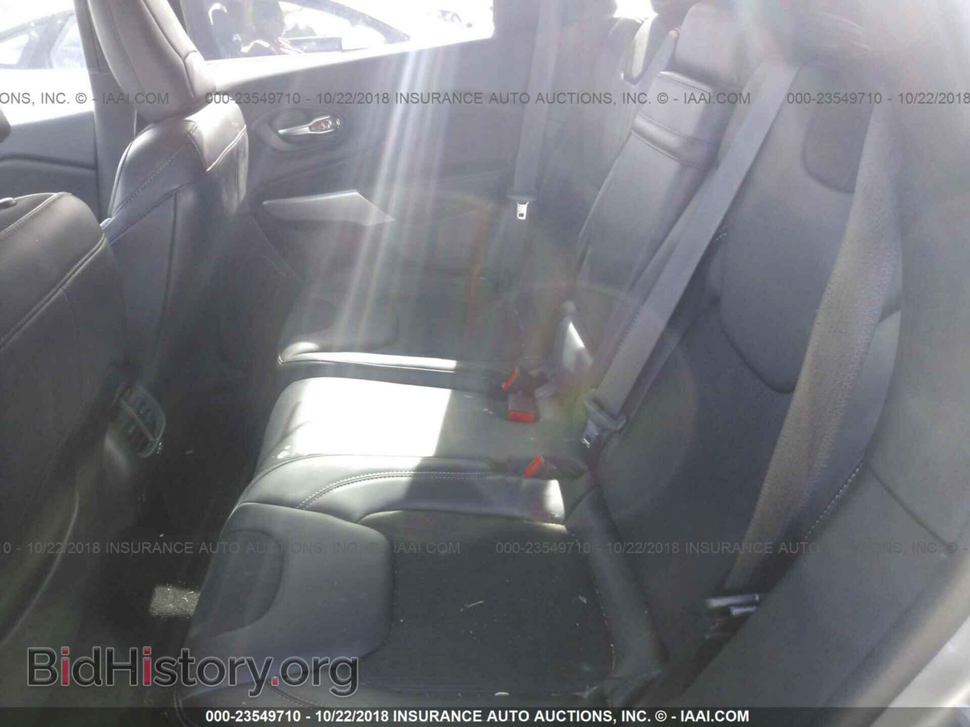 2018 Jeep Cherokee - VIN: 1C4PJLLB4JD621617 - Фото 8