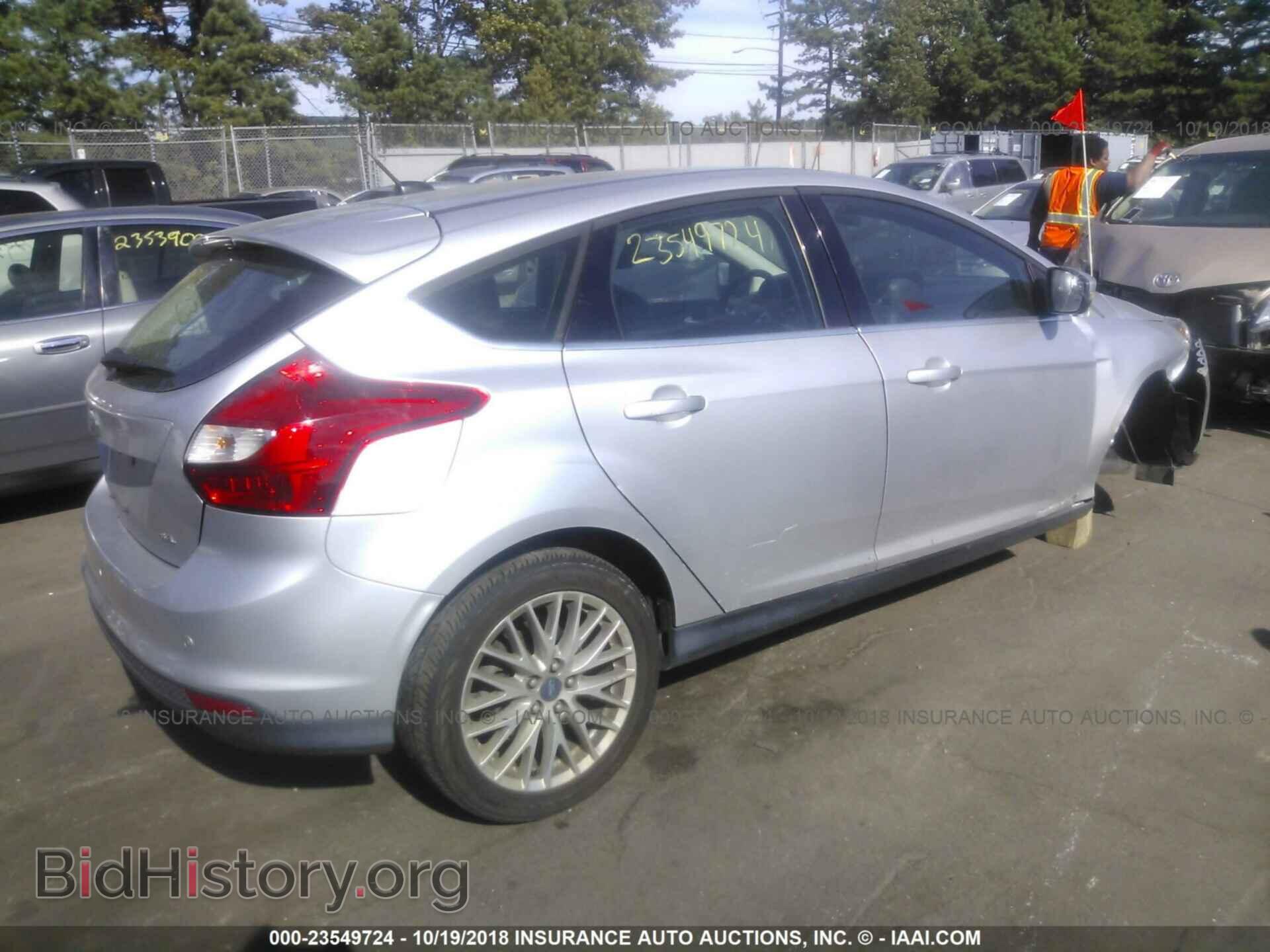 2012 Ford Focus - VIN: 1FAHP3M27CL281606 - Photo 4