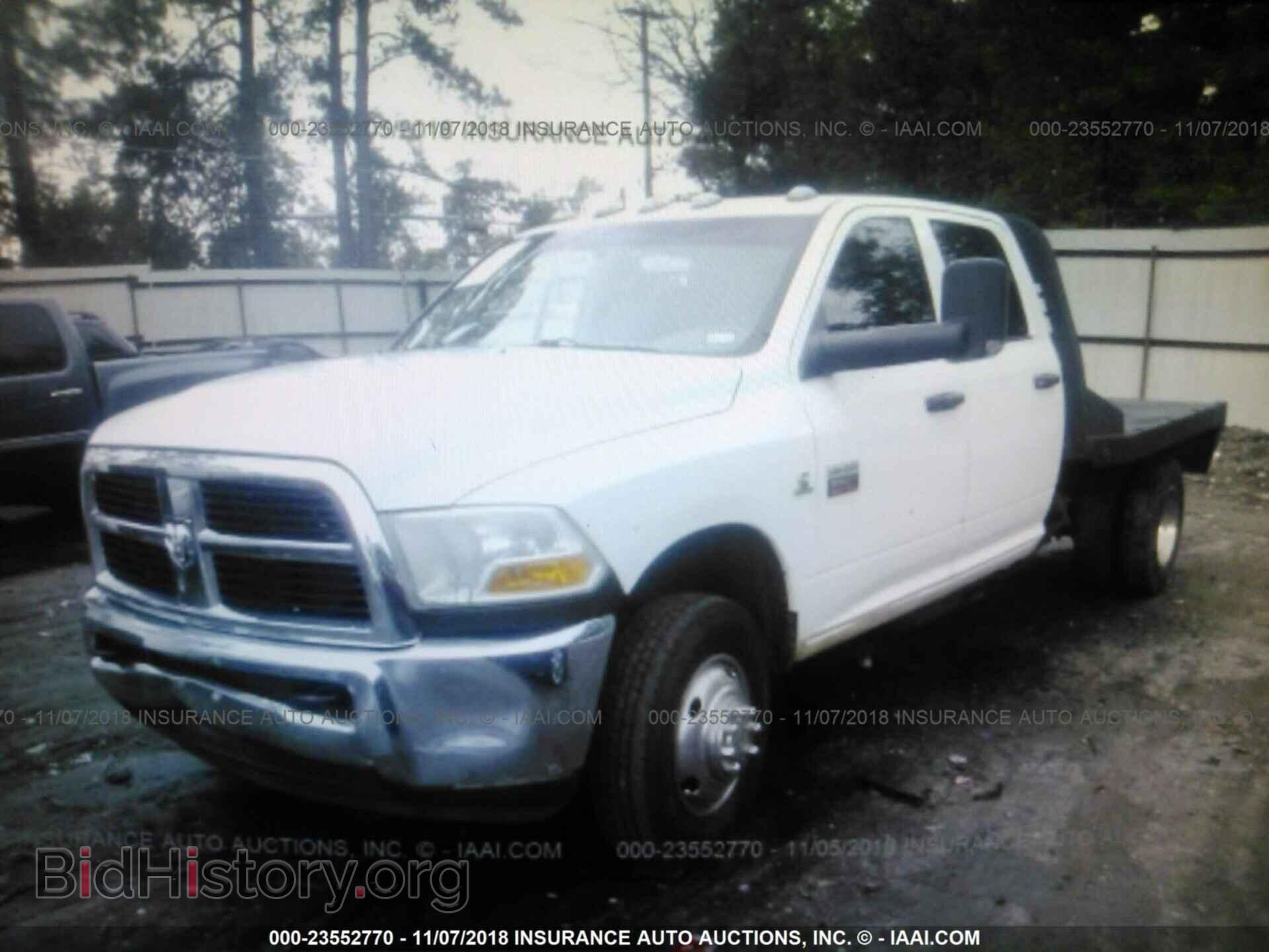 2011 Dodge Ram 3500 - VIN: 3D6WF4CL5BG586385 - Фото 2