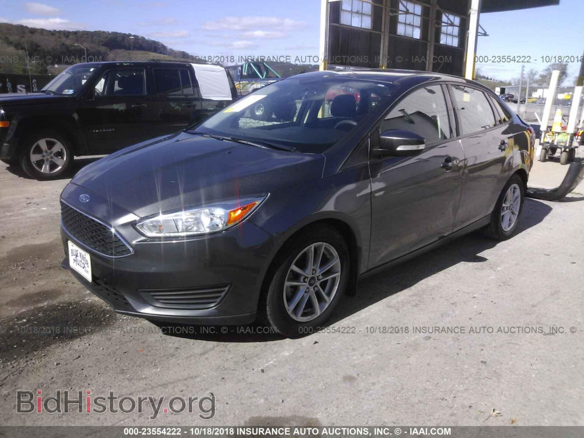 2015 Ford Focus - VIN: 1FADP3F21FL215875 - Фото 2