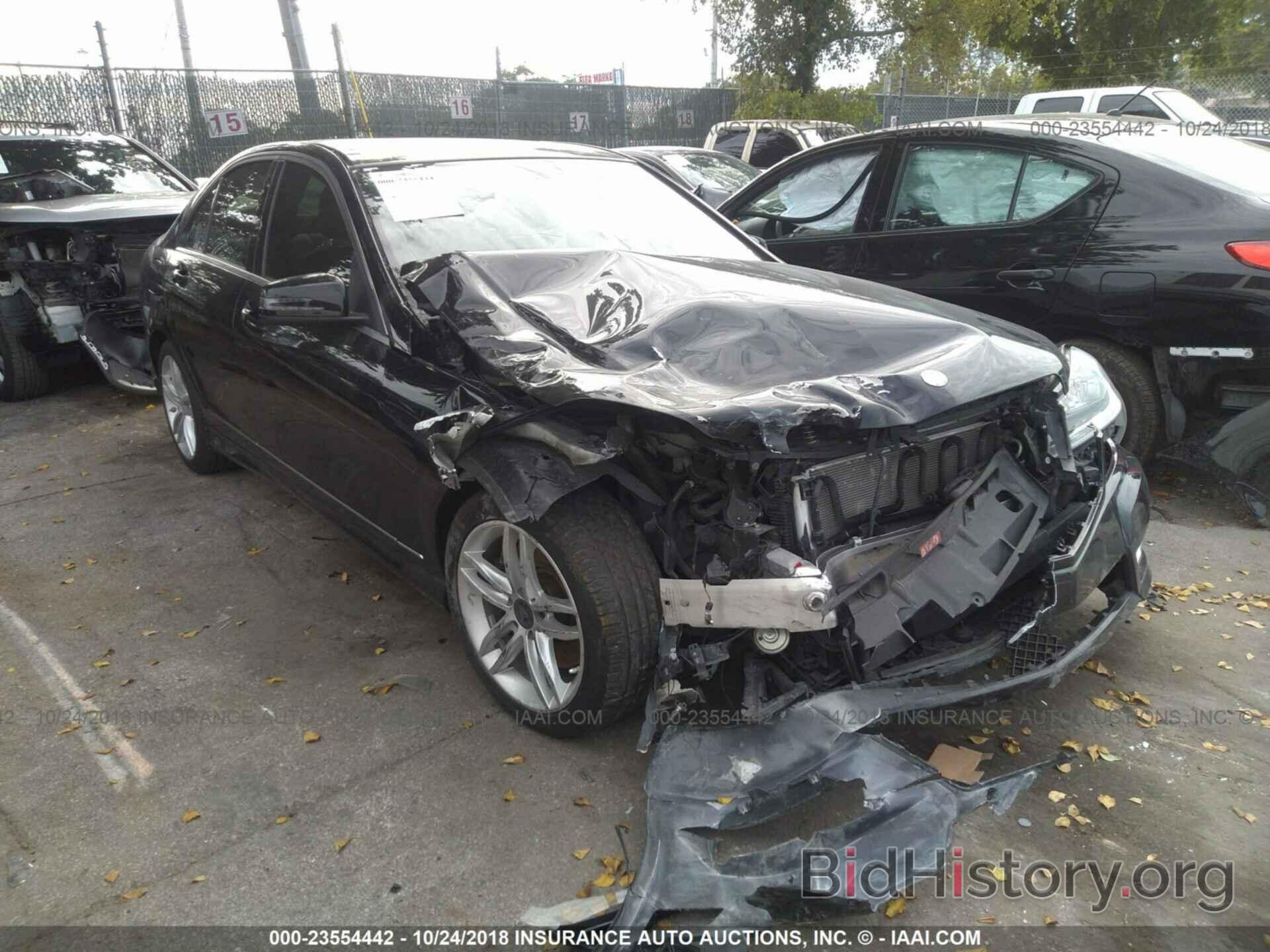 Photo WDDGF8AB7DR262486 - MERCEDES-BENZ C 2013