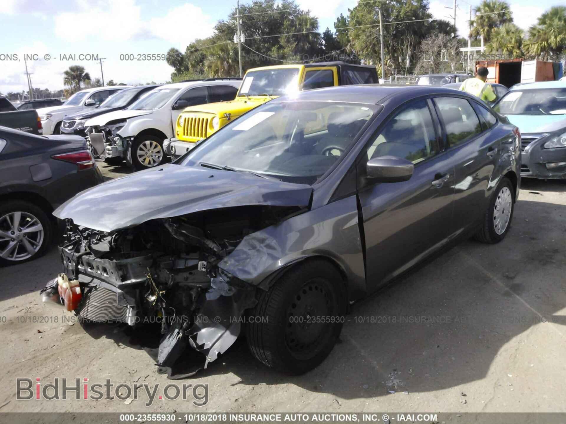 2012 Ford Focus - VIN: 1FAHP3F20CL474483 - Photo 2