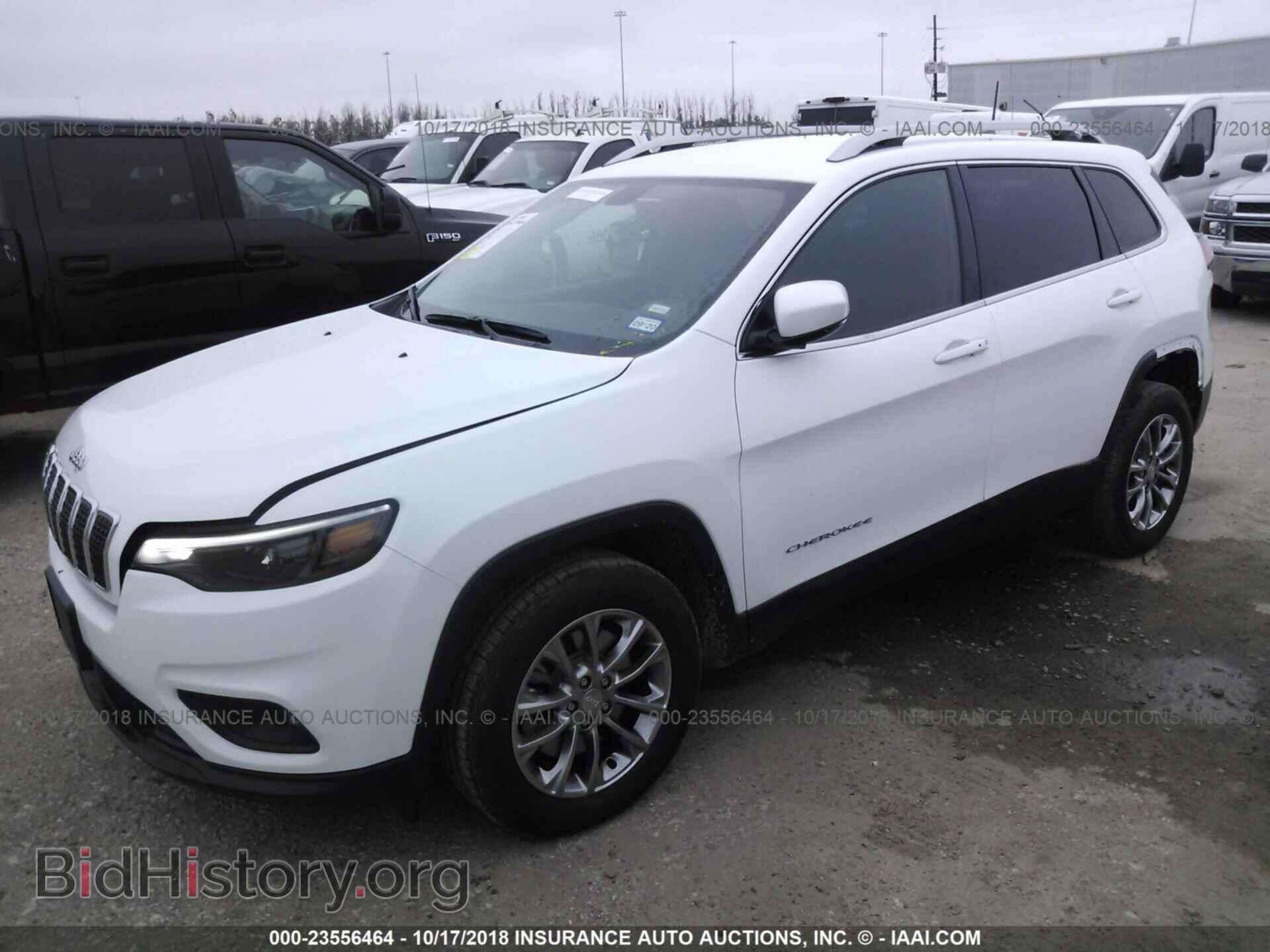 2019 Jeep Cherokee - VIN: 1C4PJLLB2KD316490 - Photo 2