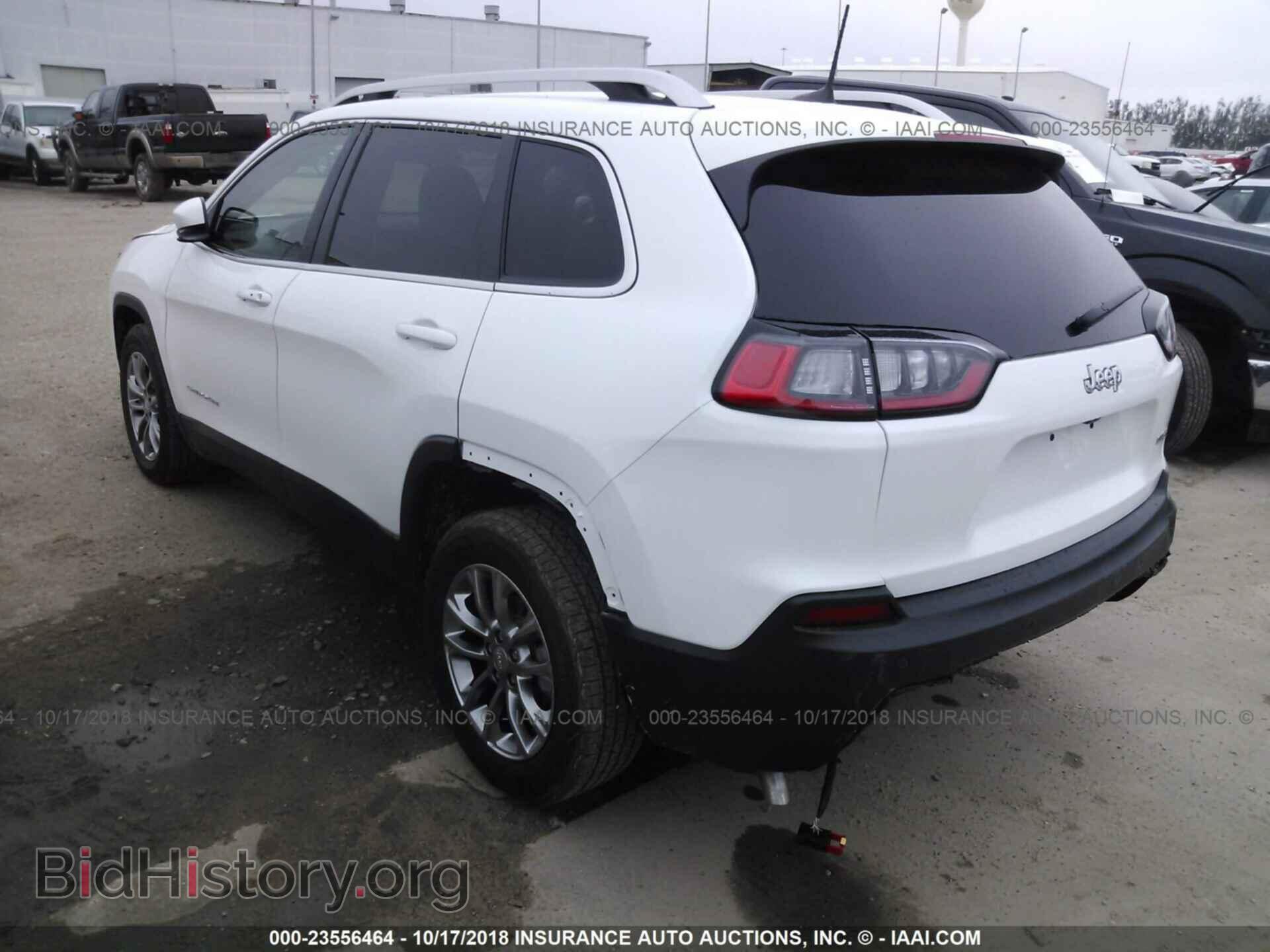 2019 Jeep Cherokee - VIN: 1C4PJLLB2KD316490 - Photo 3