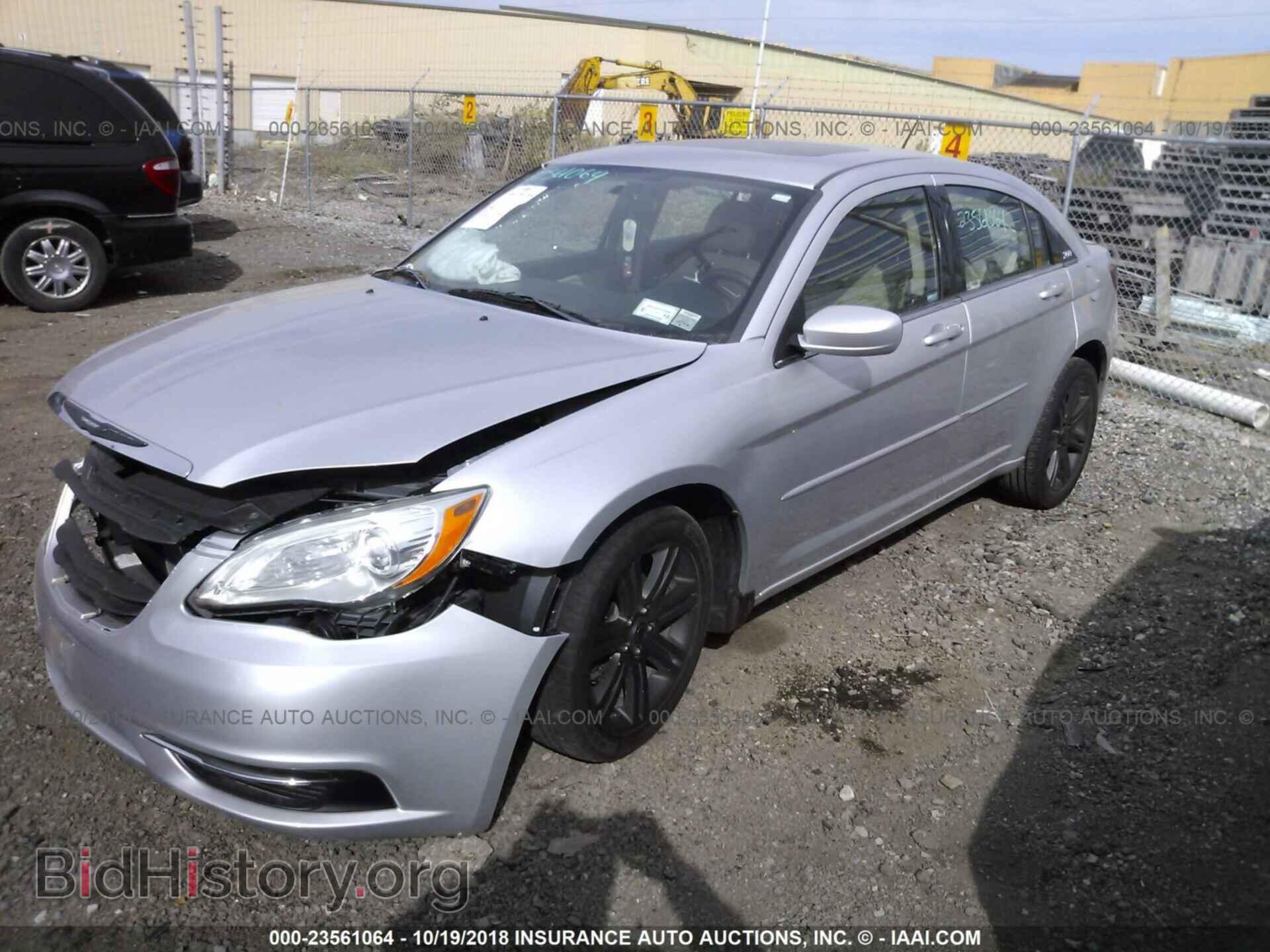 2012 Chrysler 200 - VIN: 1C3CCBBG0CN225945 - Фото 2