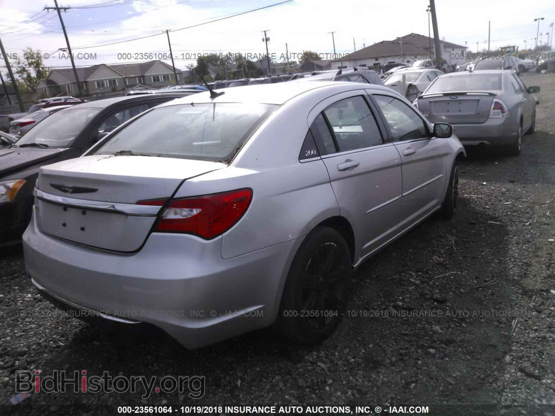 2012 Chrysler 200 - VIN: 1C3CCBBG0CN225945 - Фото 4