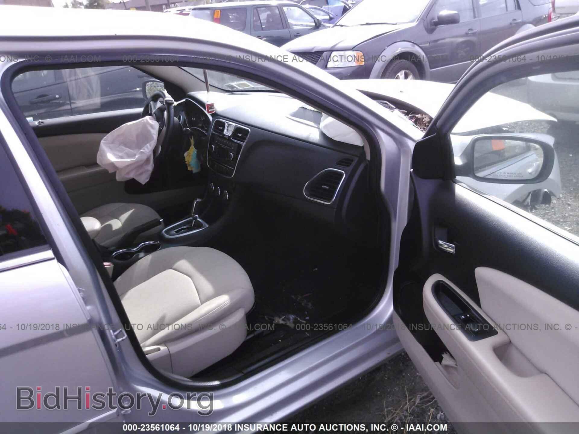 2012 Chrysler 200 - VIN: 1C3CCBBG0CN225945 - Фото 5