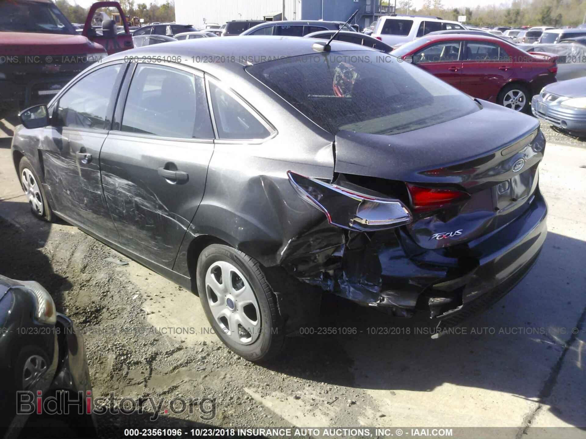 2015 Ford Focus - VIN: 1FADP3E26FL328321 - Photo 3