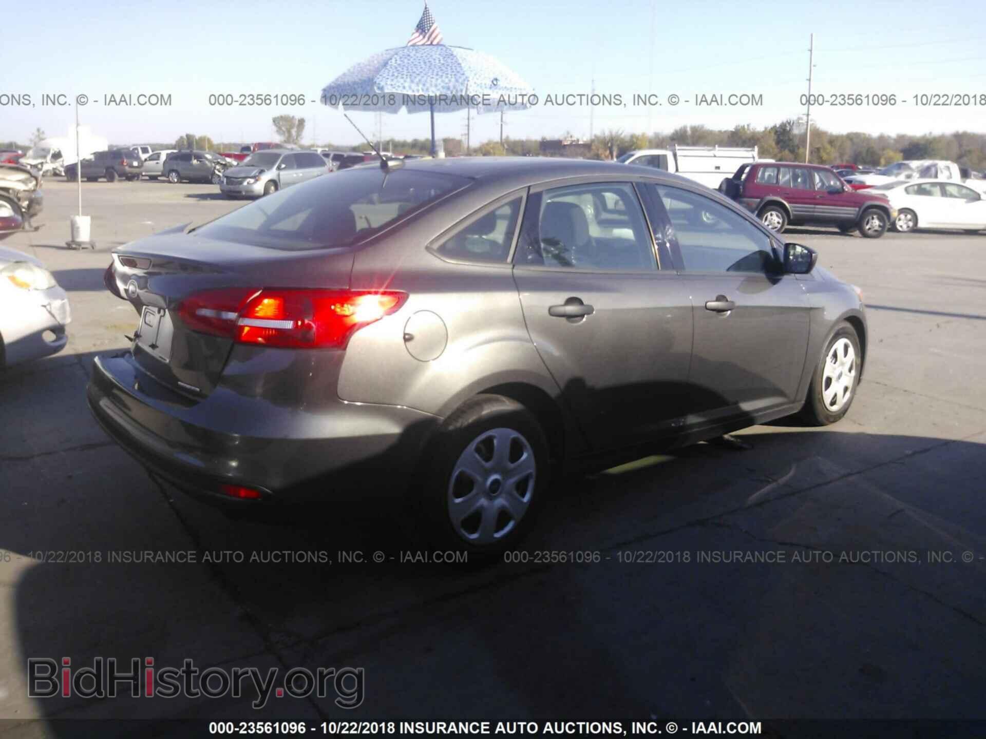 2015 Ford Focus - VIN: 1FADP3E26FL328321 - Photo 4