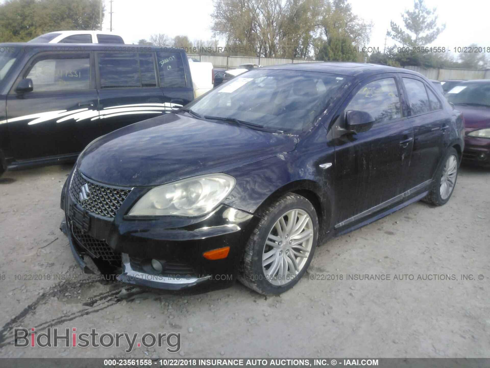 2012 Suzuki Kizashi - VIN: JS2RF9A65C6100440 - Photo 2