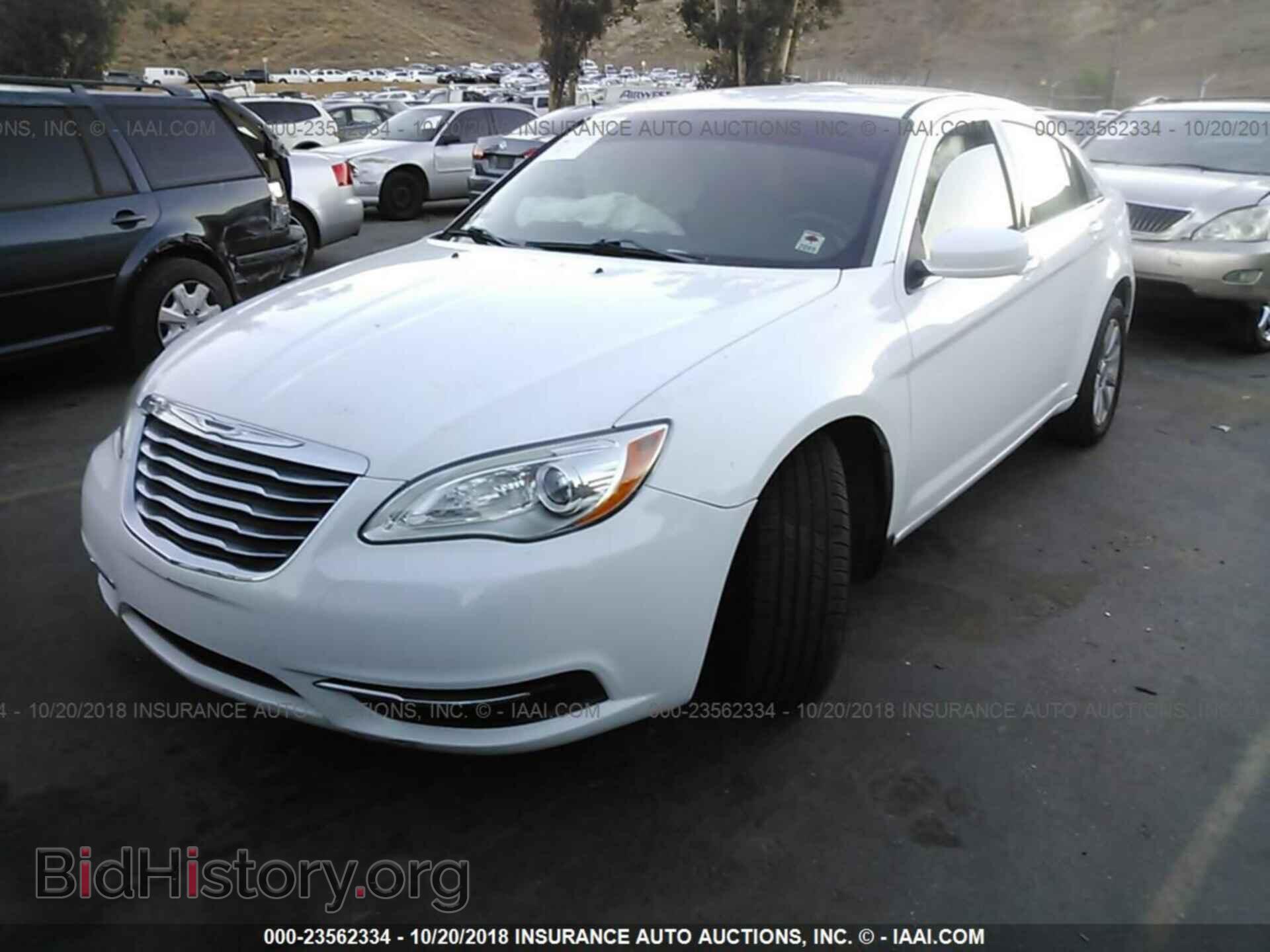2013 Chrysler 200 - VIN: 1C3CCBBB0DN545336 - Фото 2