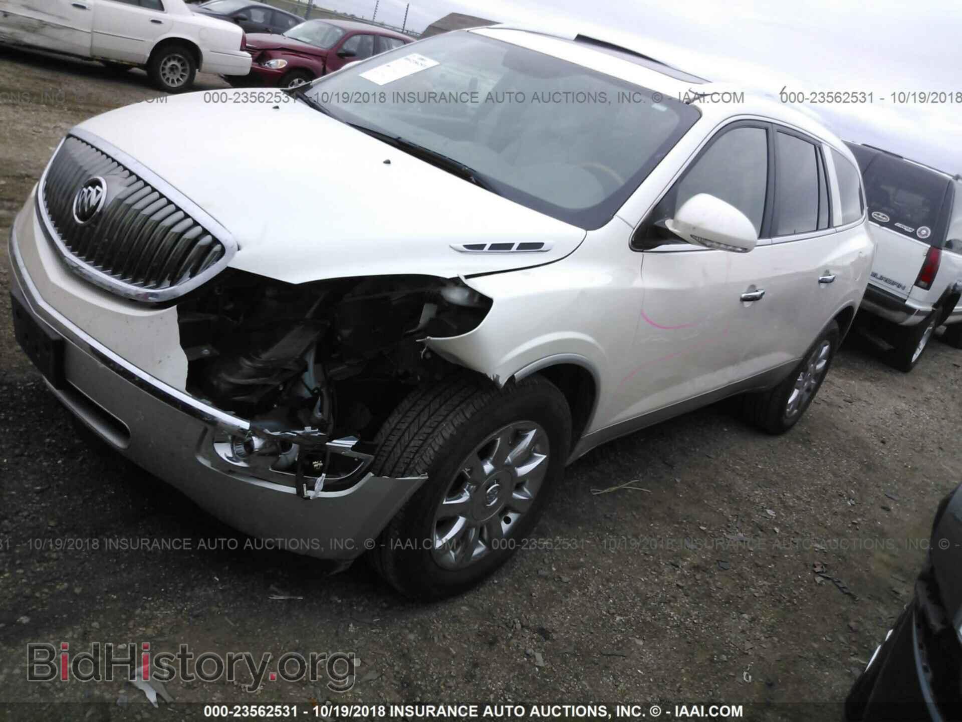 2012 Buick Enclave - VIN: 5GAKRCEDXCJ185797 - Photo 2