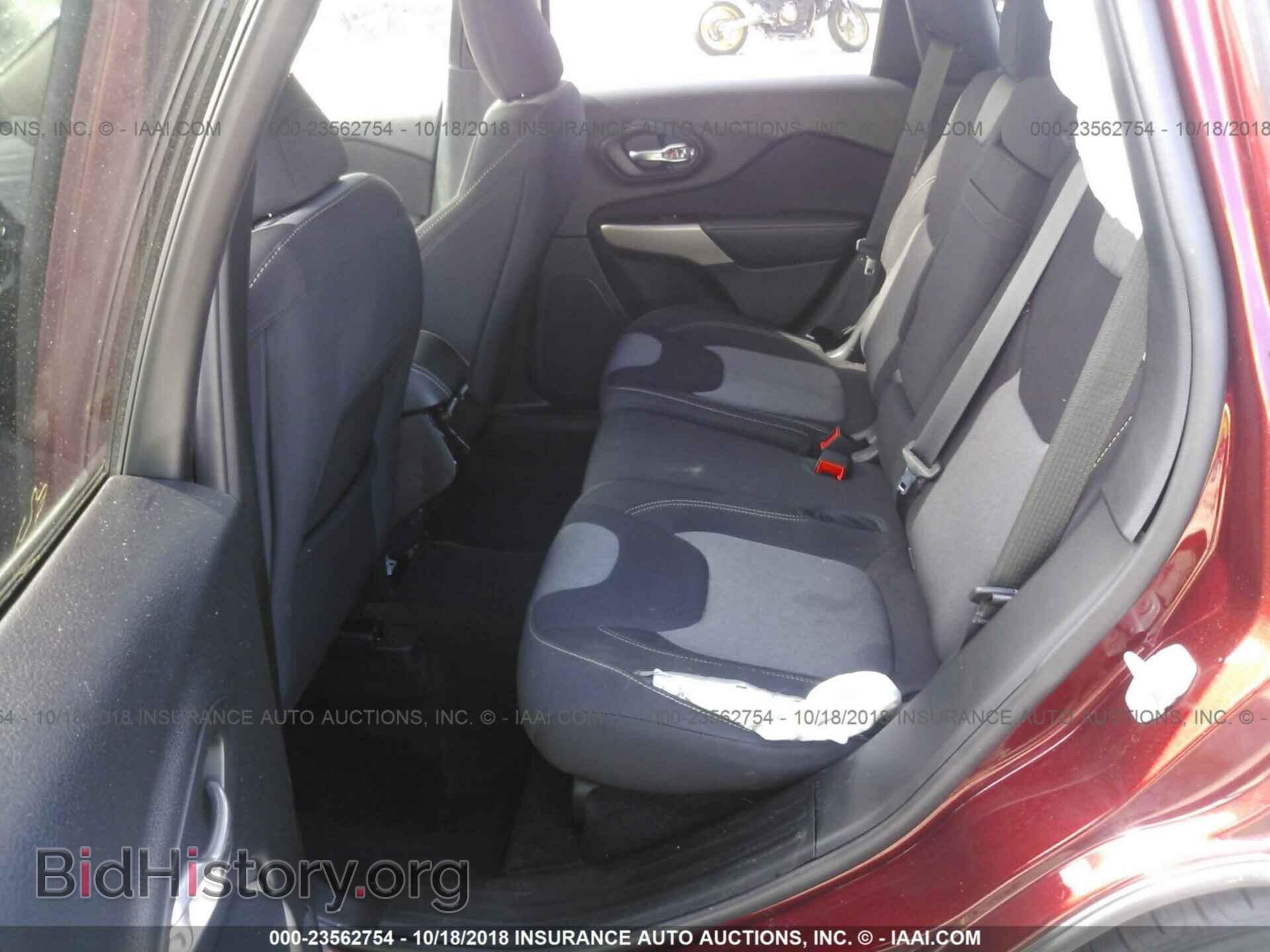 2018 JEEP CHEROKEE - VIN: 1C4PJLCB6JD605631 - Фото 8