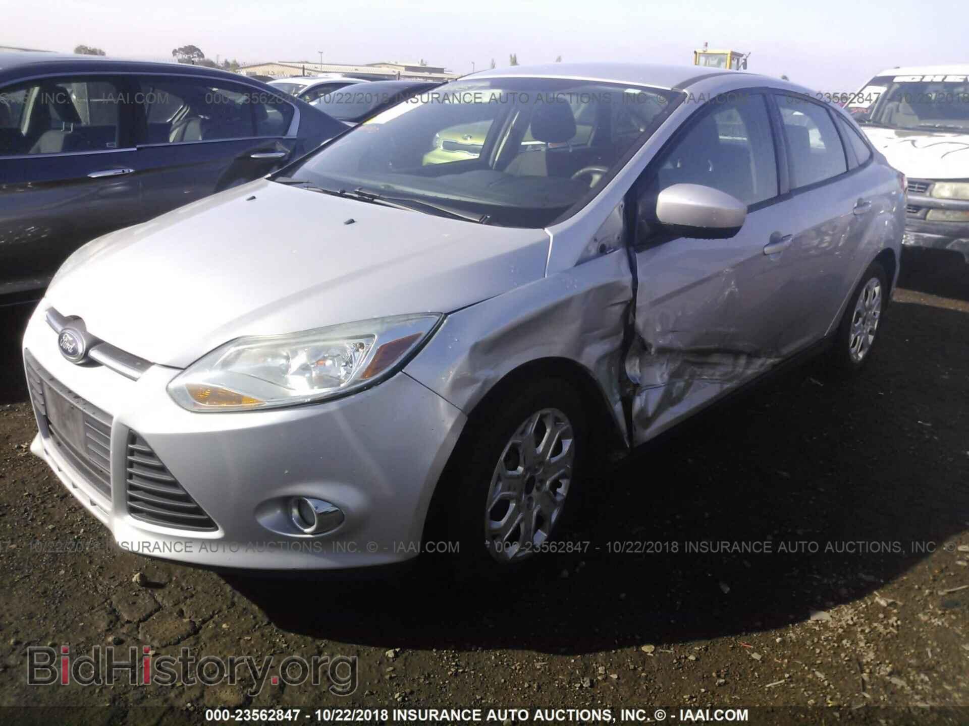2012 Ford Focus - VIN: 1FAHP3F22CL324858 - Фото 2