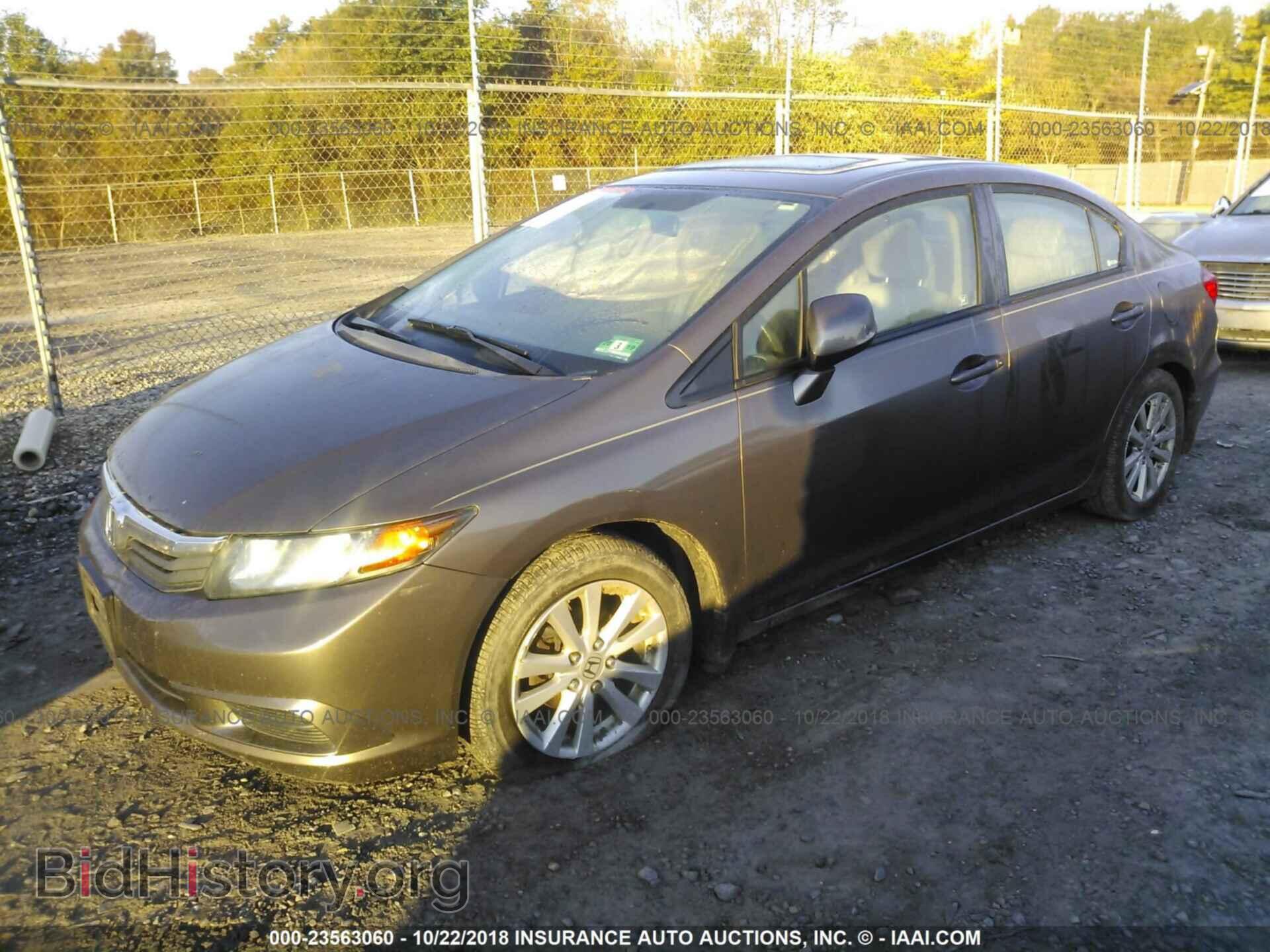 2012 Honda Civic - VIN: 2HGFB2F84CH521057 - Photo 2