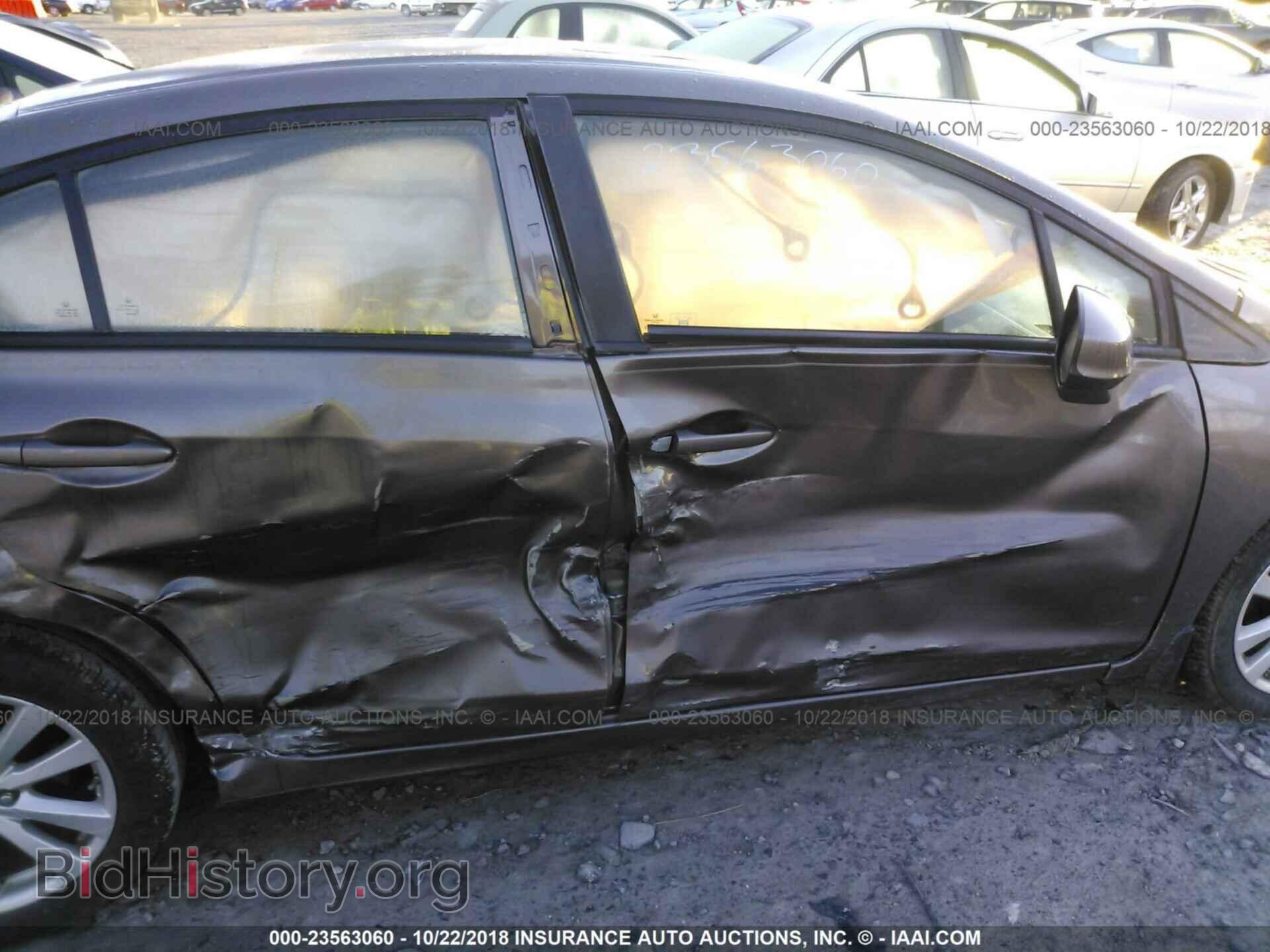2012 Honda Civic - VIN: 2HGFB2F84CH521057 - Photo 6