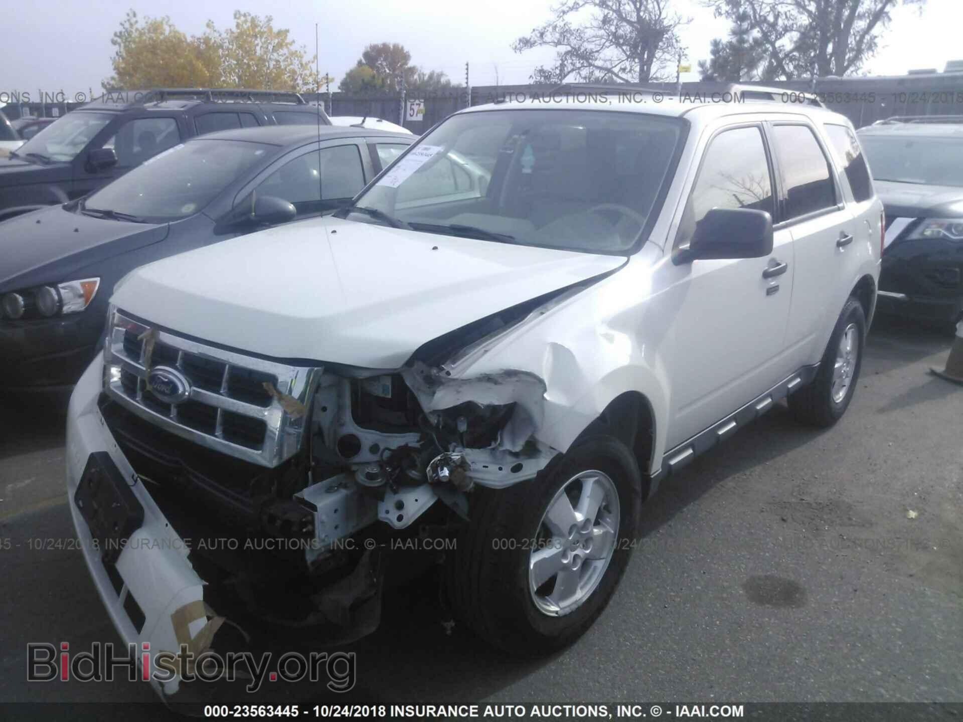 2011 Ford Escape - VIN: 1FMCU9D73BKA45546 - Photo 2