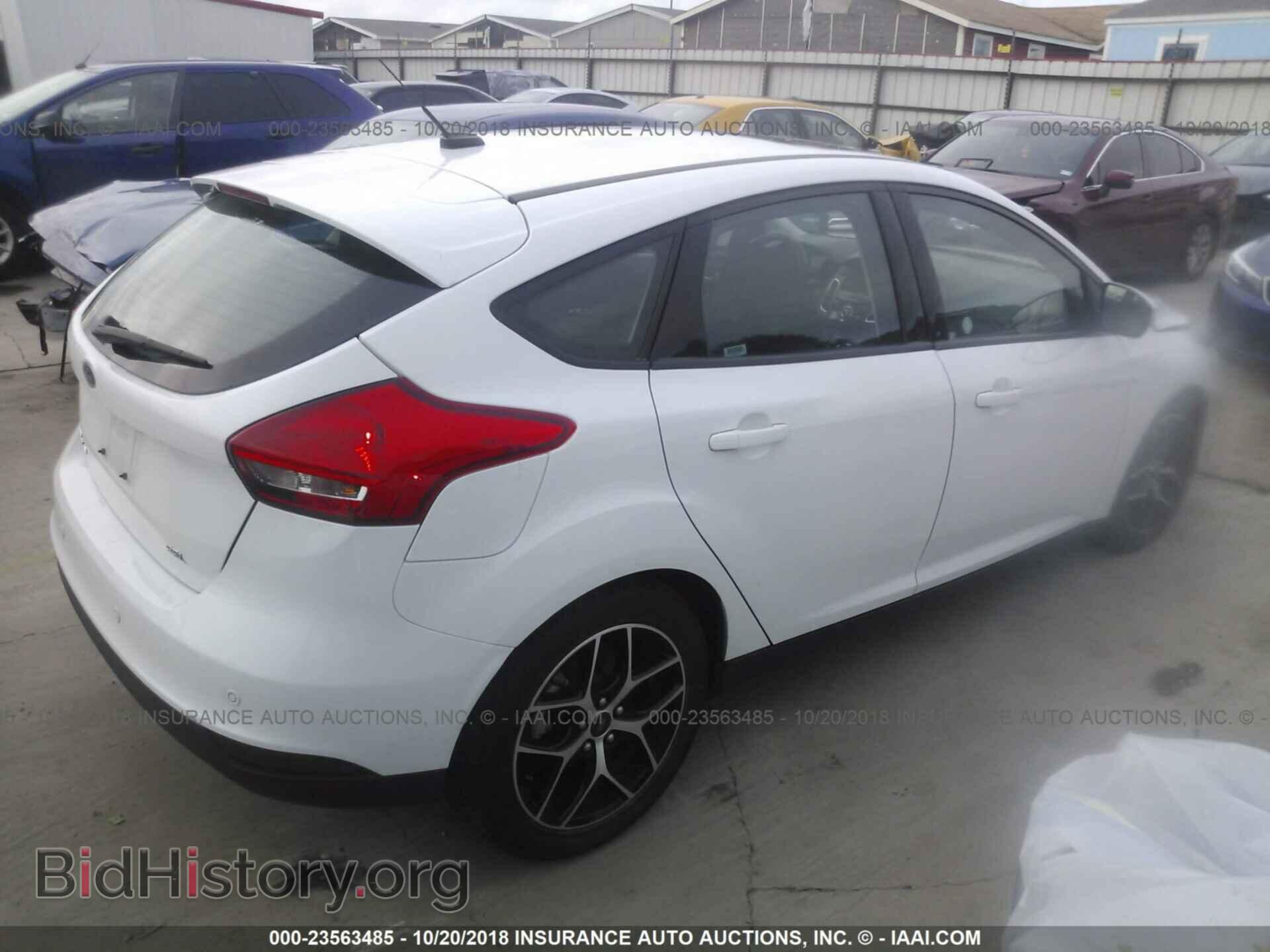 2017 Ford Focus - VIN: 1FADP3M2XHL249223 - Фото 4