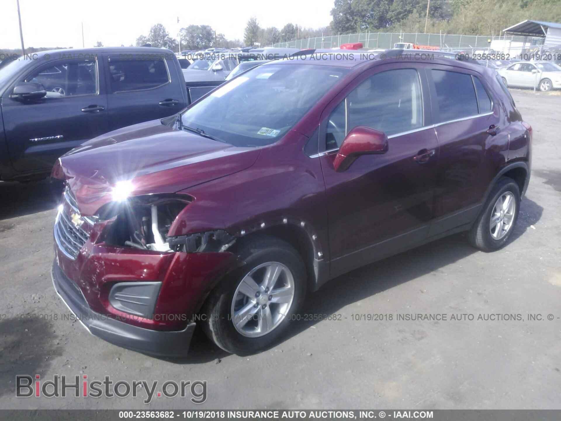 2016 Chevrolet Trax - VIN: 3GNCJPSB2GL275200 - Фото 2