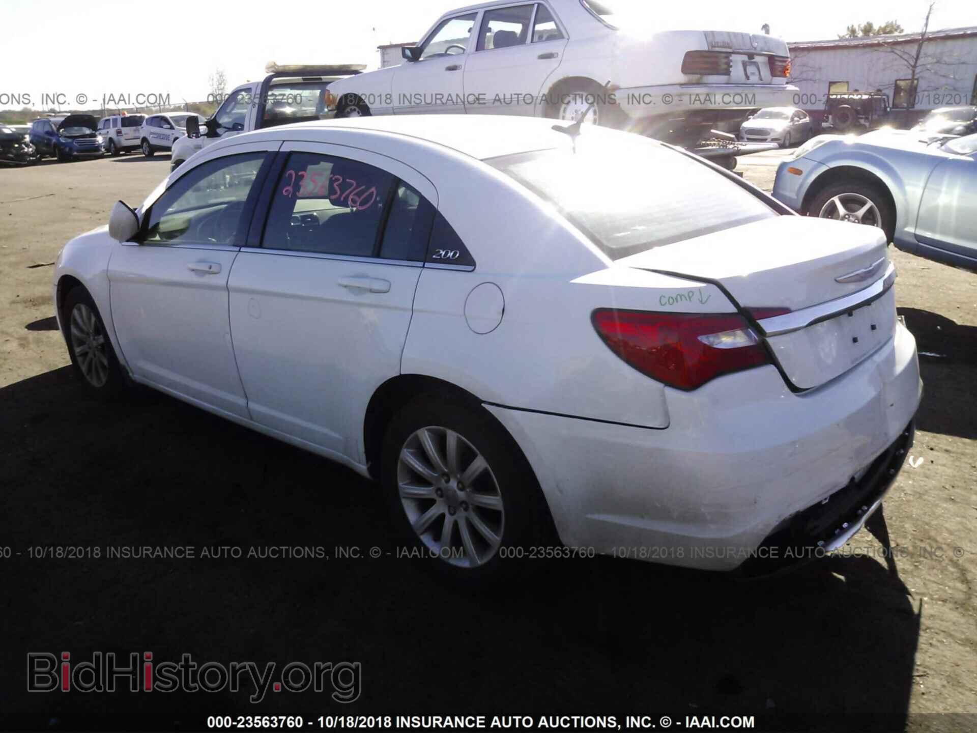 2014 Chrysler 200 - VIN: 1C3CCBBB1EN150261 - Фото 3