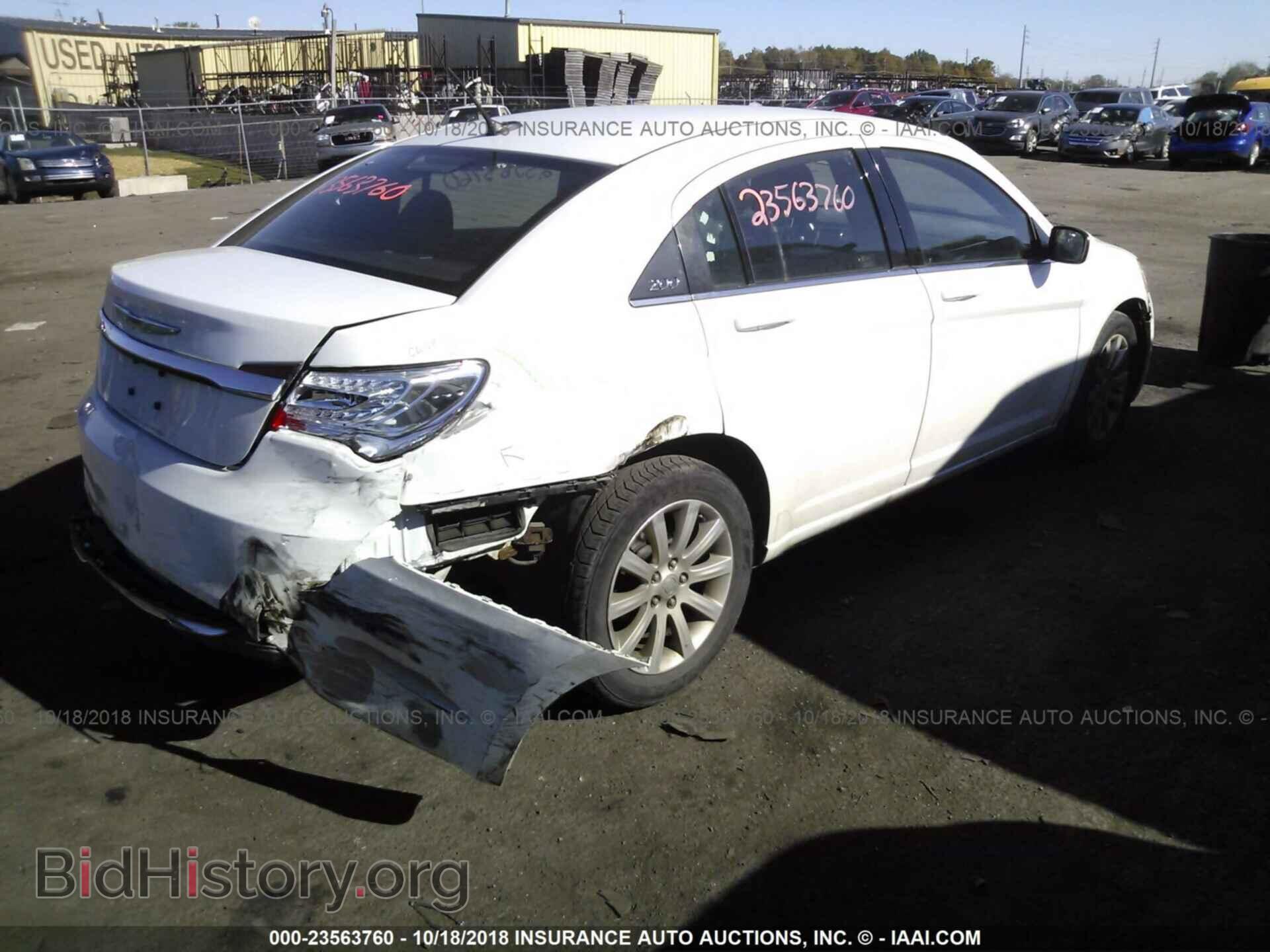 2014 Chrysler 200 - VIN: 1C3CCBBB1EN150261 - Фото 4