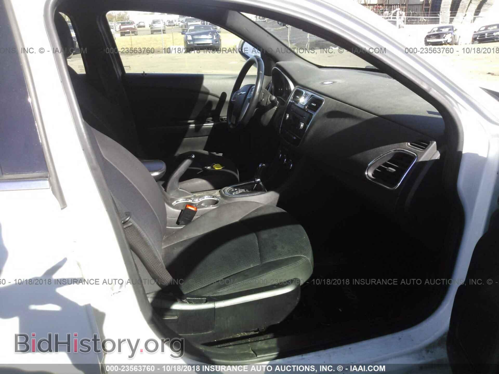 2014 Chrysler 200 - VIN: 1C3CCBBB1EN150261 - Фото 5
